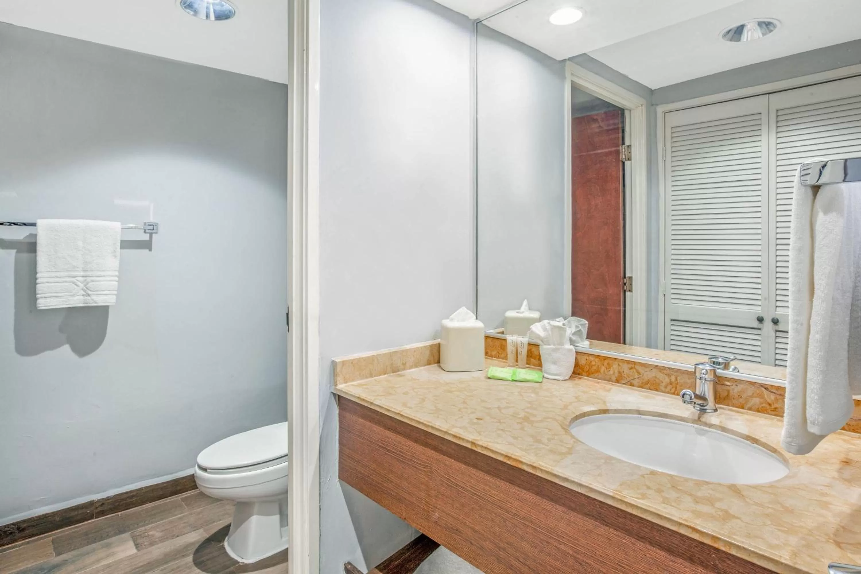 King Suite with City View - single occupancy - Non-Smoking in CHN Hotel Monterrey Centro, Trademark Collection by Wyndham