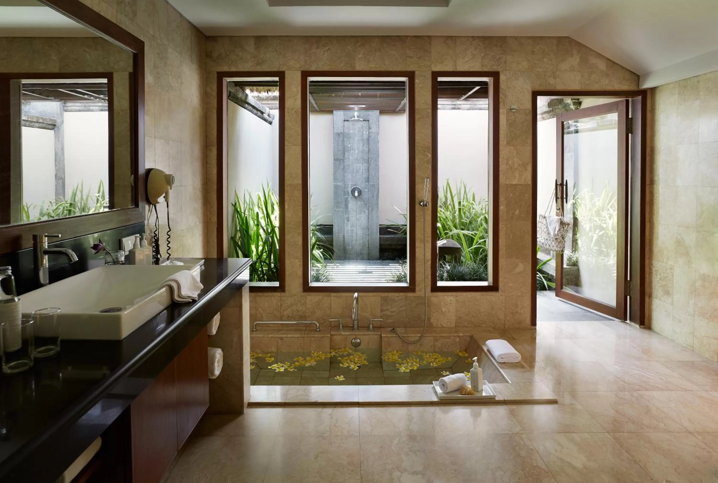 Ubud Chalet with Free Benefits in Kamandalu Ubud