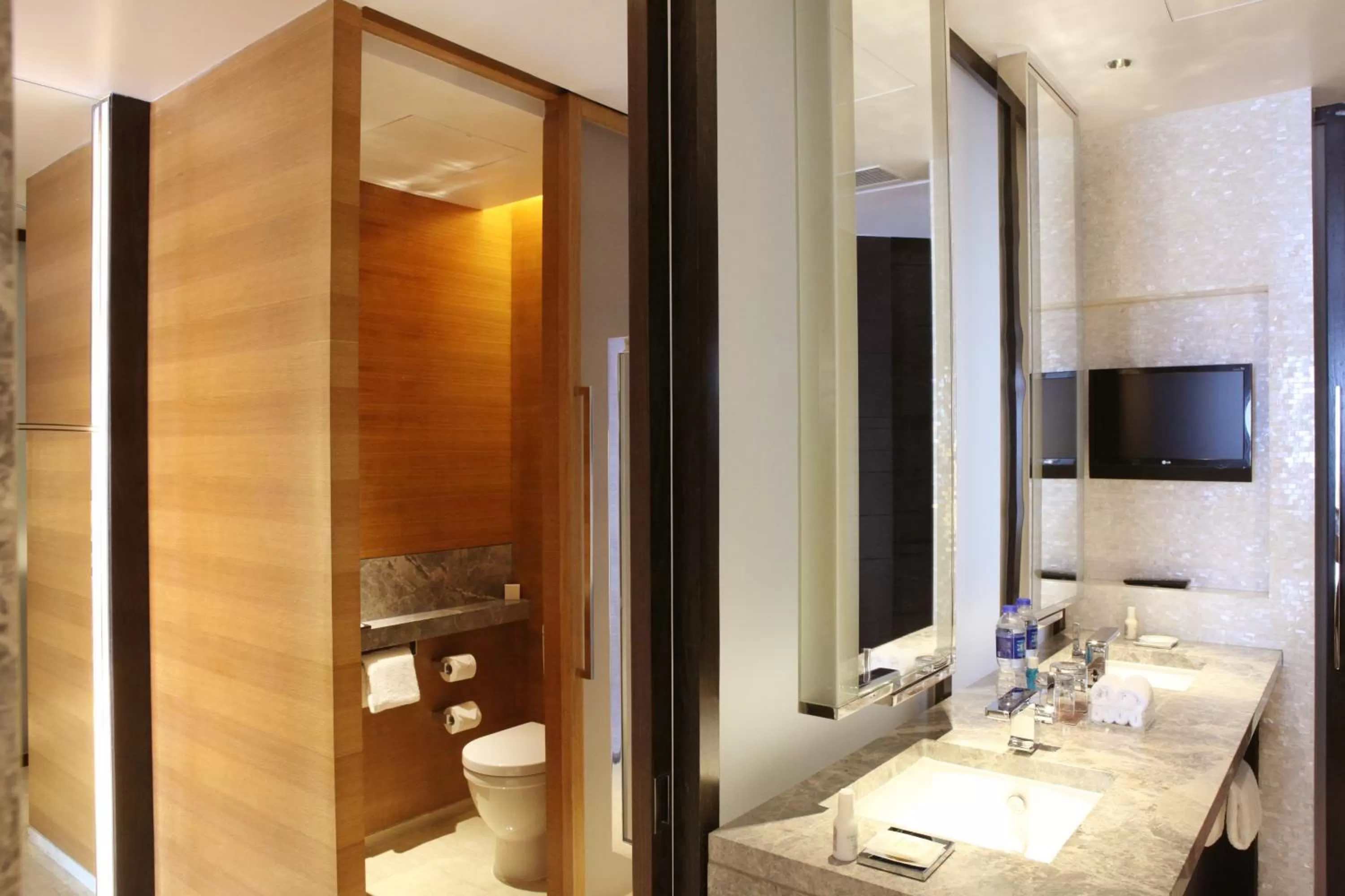 King Room with Garden View - Club Access in Grand Hyatt Guangzhou
