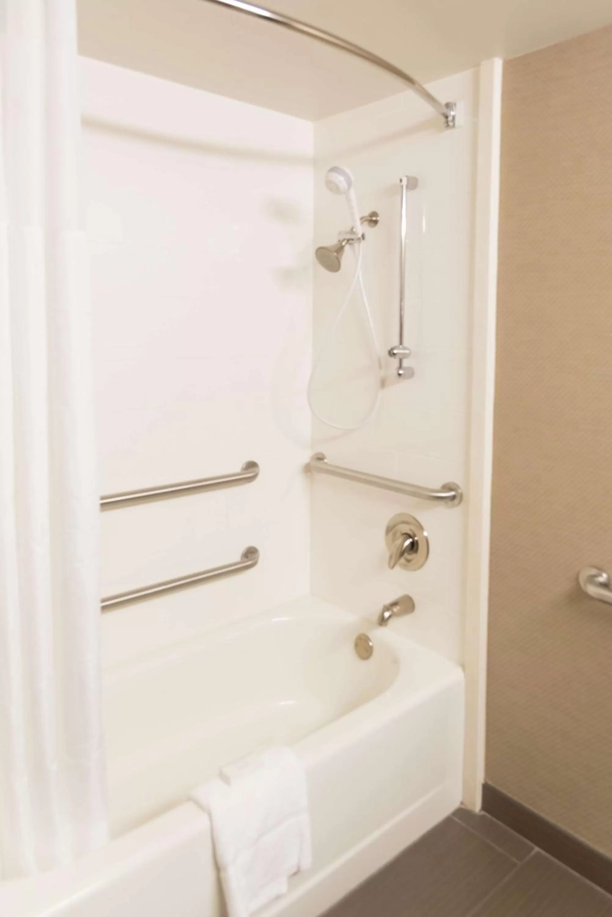 Bathroom in Hampton Inn Muskegon