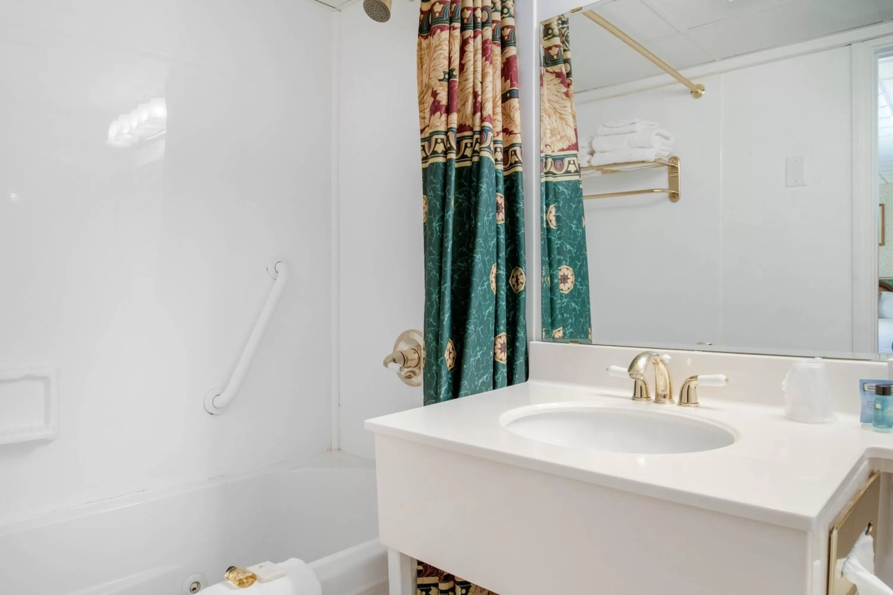 Queen Suite with Spa Bath in Coachman Inn