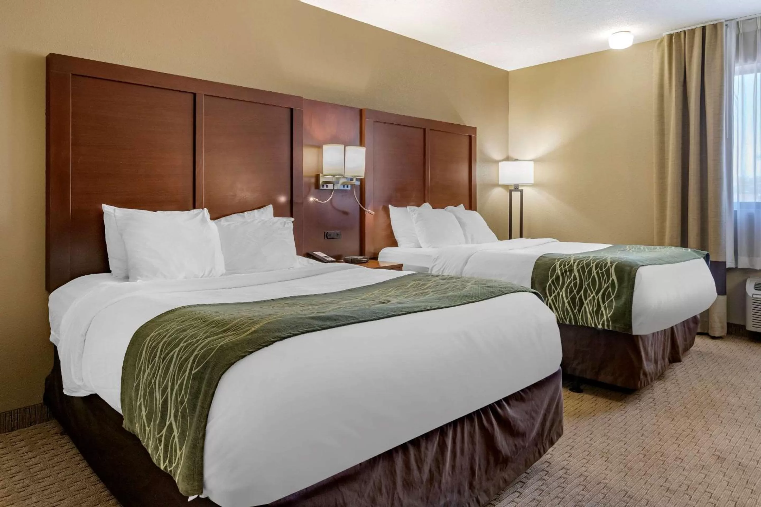 Queen Room with Two Queen Beds - Non-Smoking in Comfort Inn Warren - Detroit North