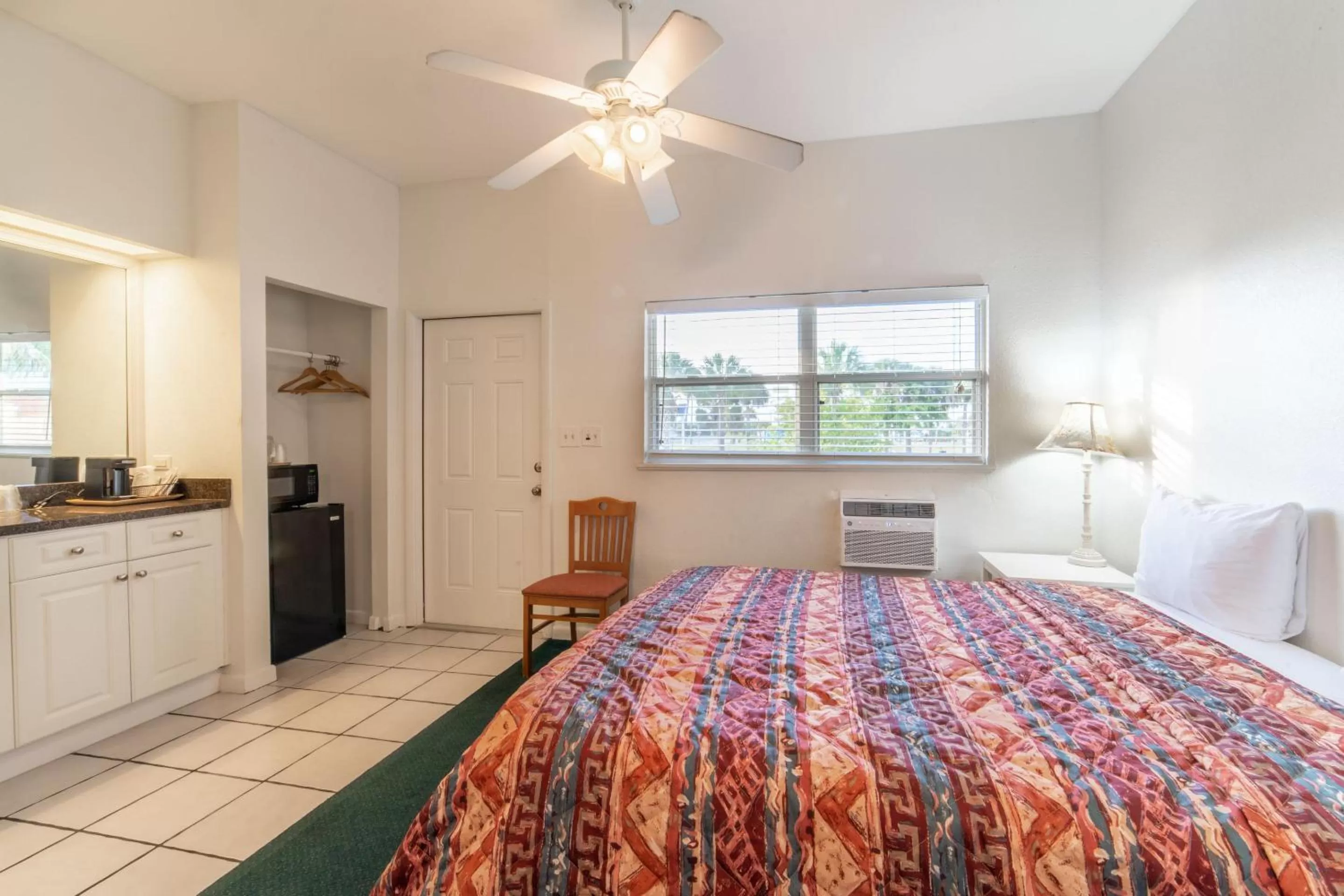 Double or Twin Room in Captain's Table Hotel by Everglades Adventures