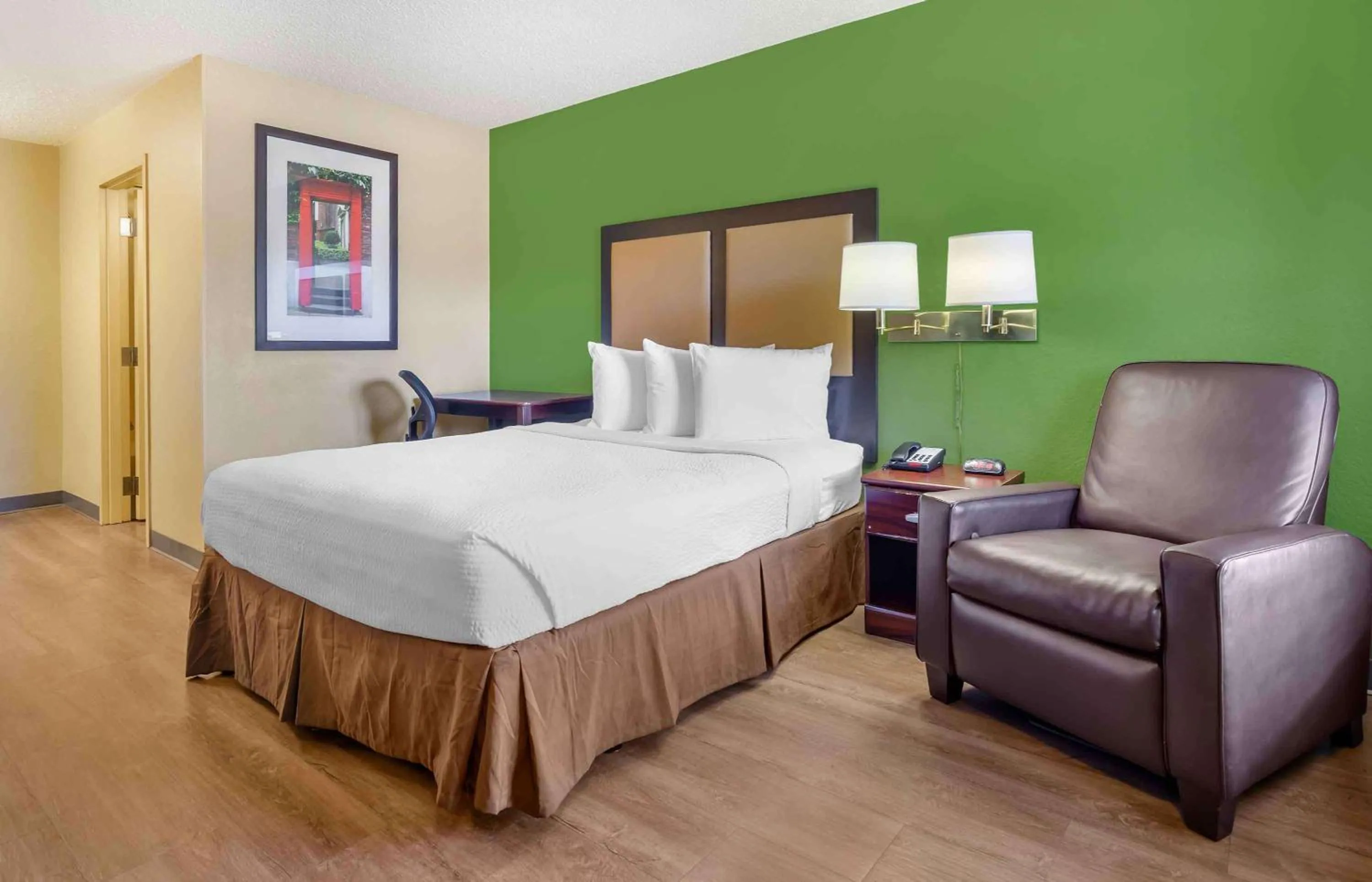 Queen Studio - Non-Smoking in Extended Stay America Select Suites - Roanoke - Airport