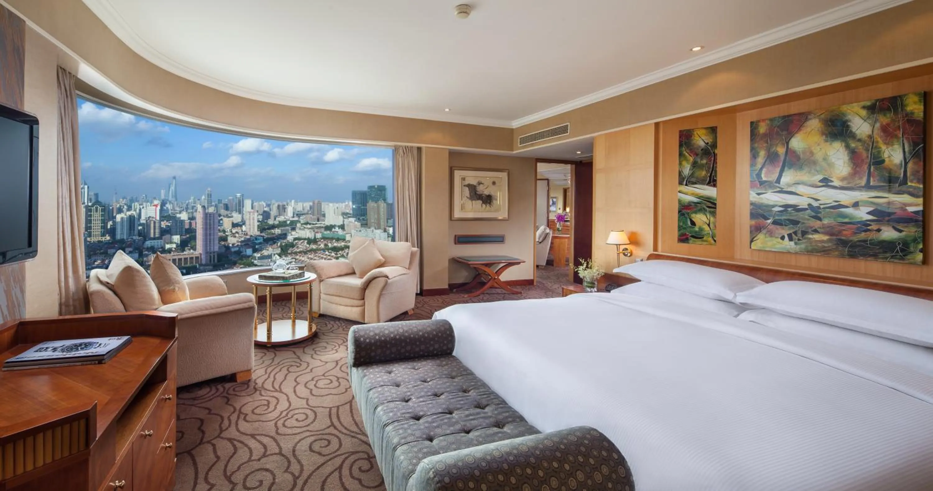 Executive Panorama Suite - Free 24-hour parking for one car per night in The Kunlun Jing An