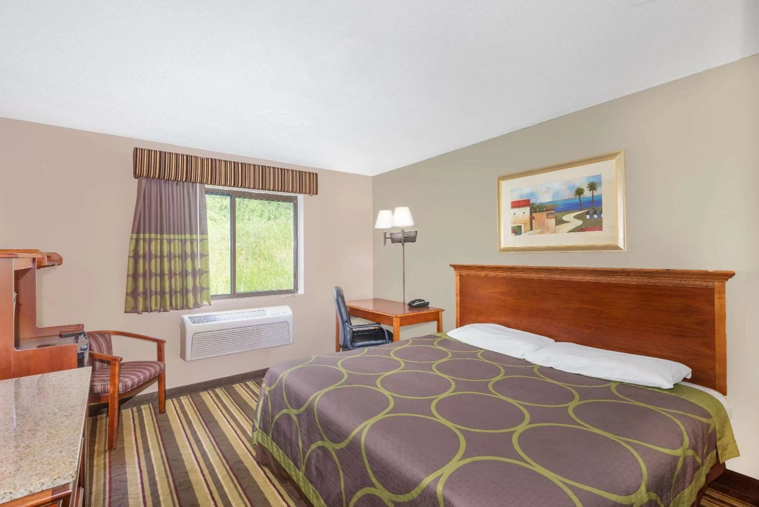 King Room - Non-Smoking in Super 8 by Wyndham Tilton/Lake Winnipesaukee