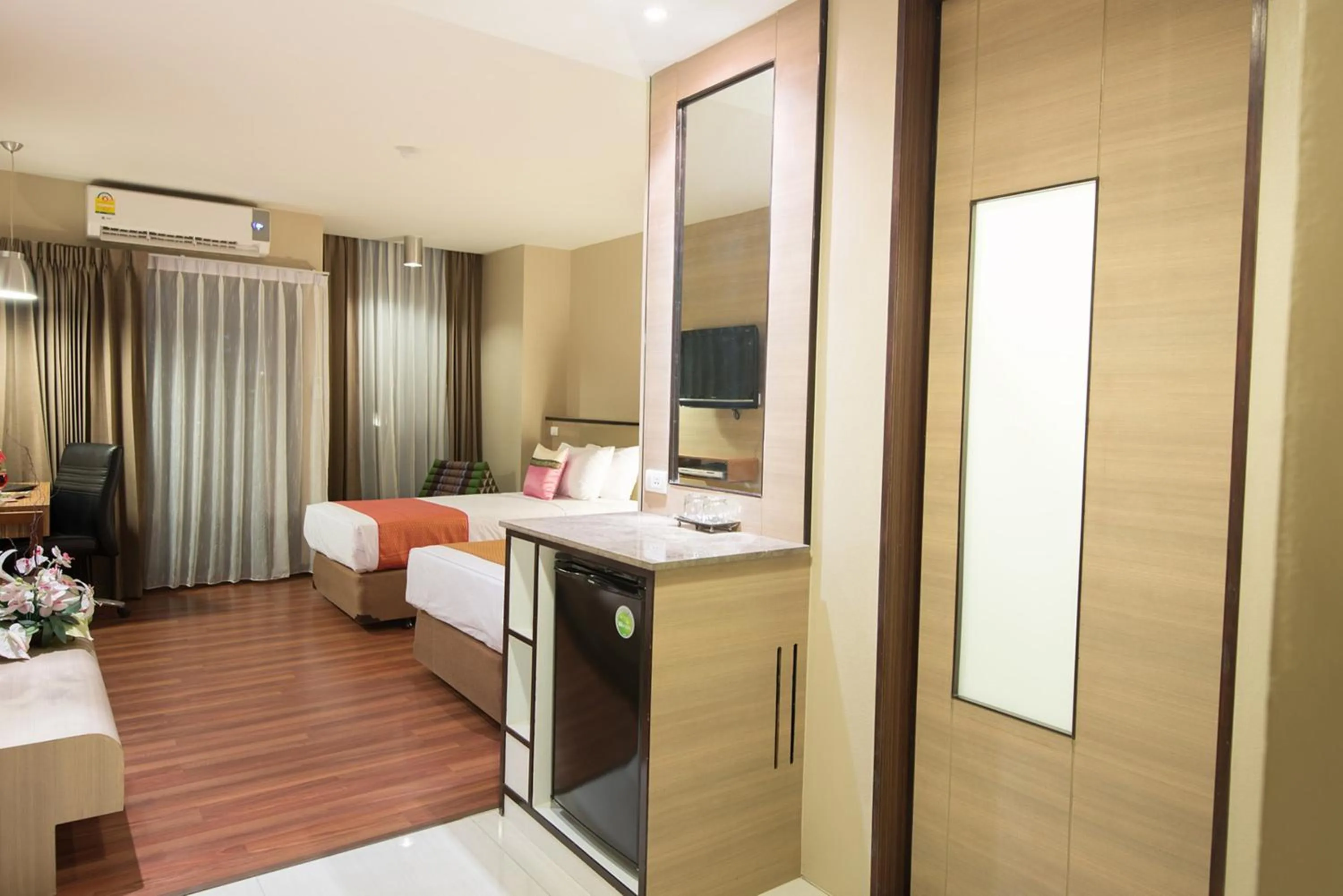 Standard Twin Room in Marsi Hotel Bangkok