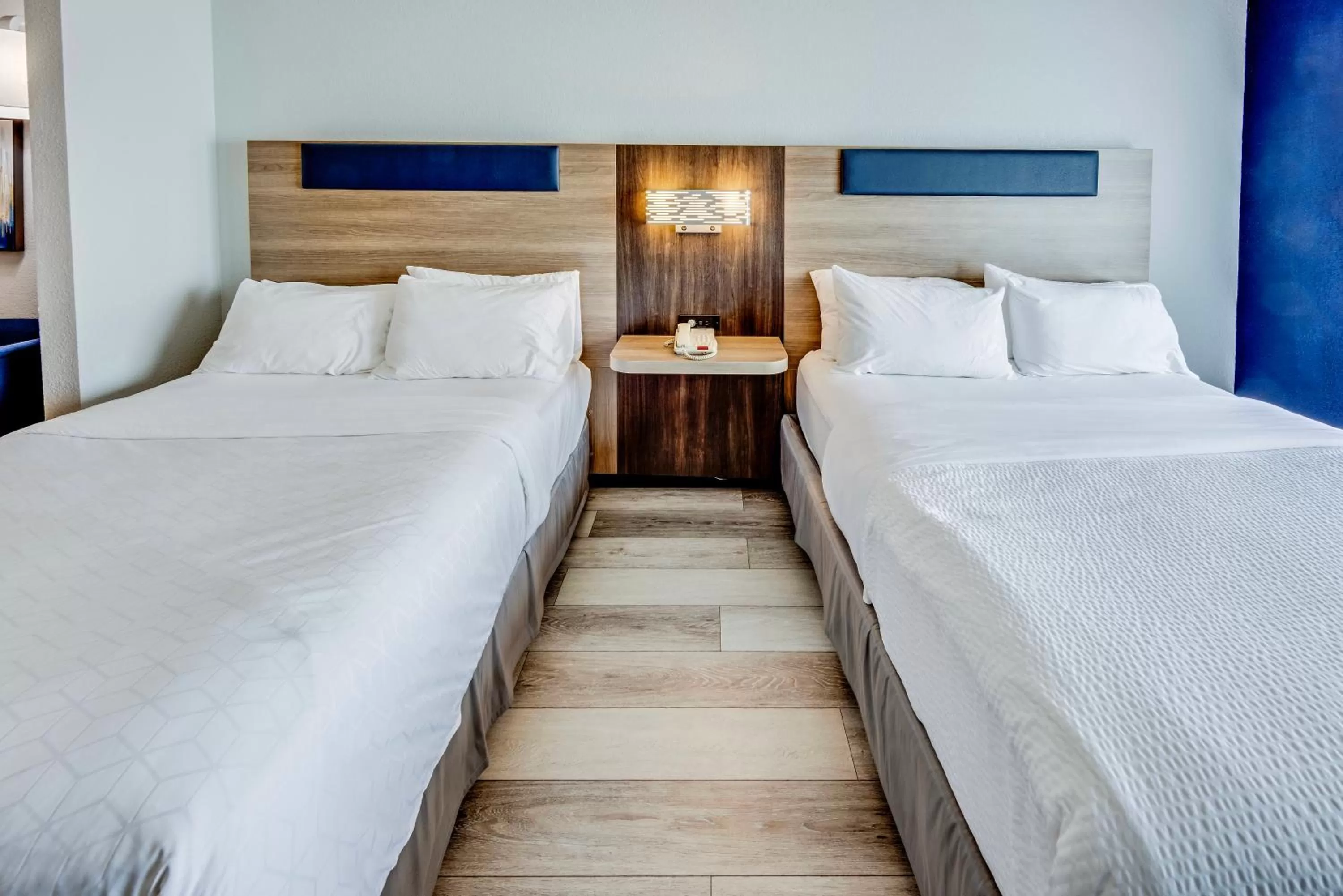 Suite with Mobility Accessible Tub - Non-Smoking in Holiday Inn Express Hotel & Suites Ohio State University- OSU Medical Center by IHG