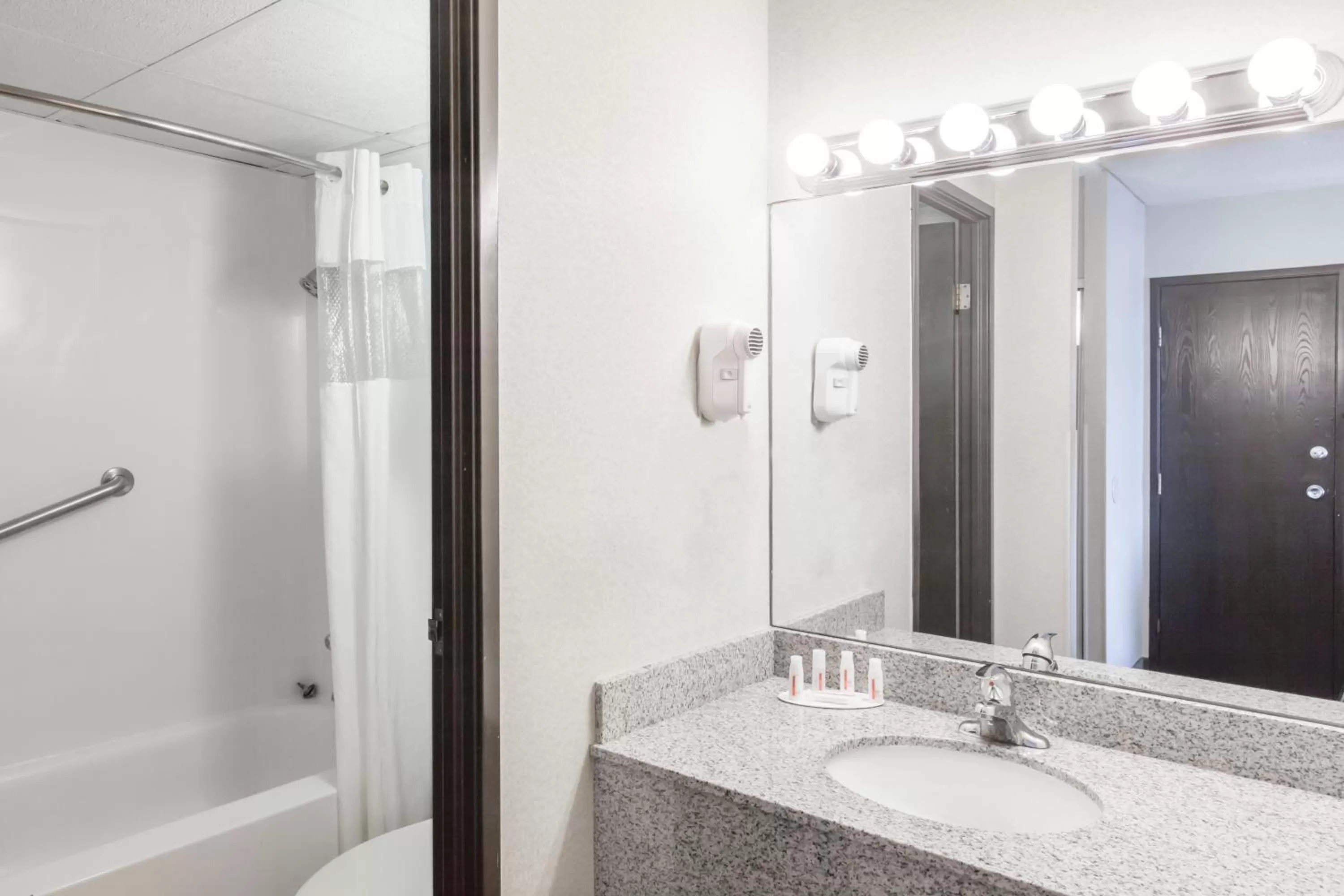 Double Room with Two Double Beds - Mobility Access/Non-Smoking in Ramada Plaza by Wyndham Albany