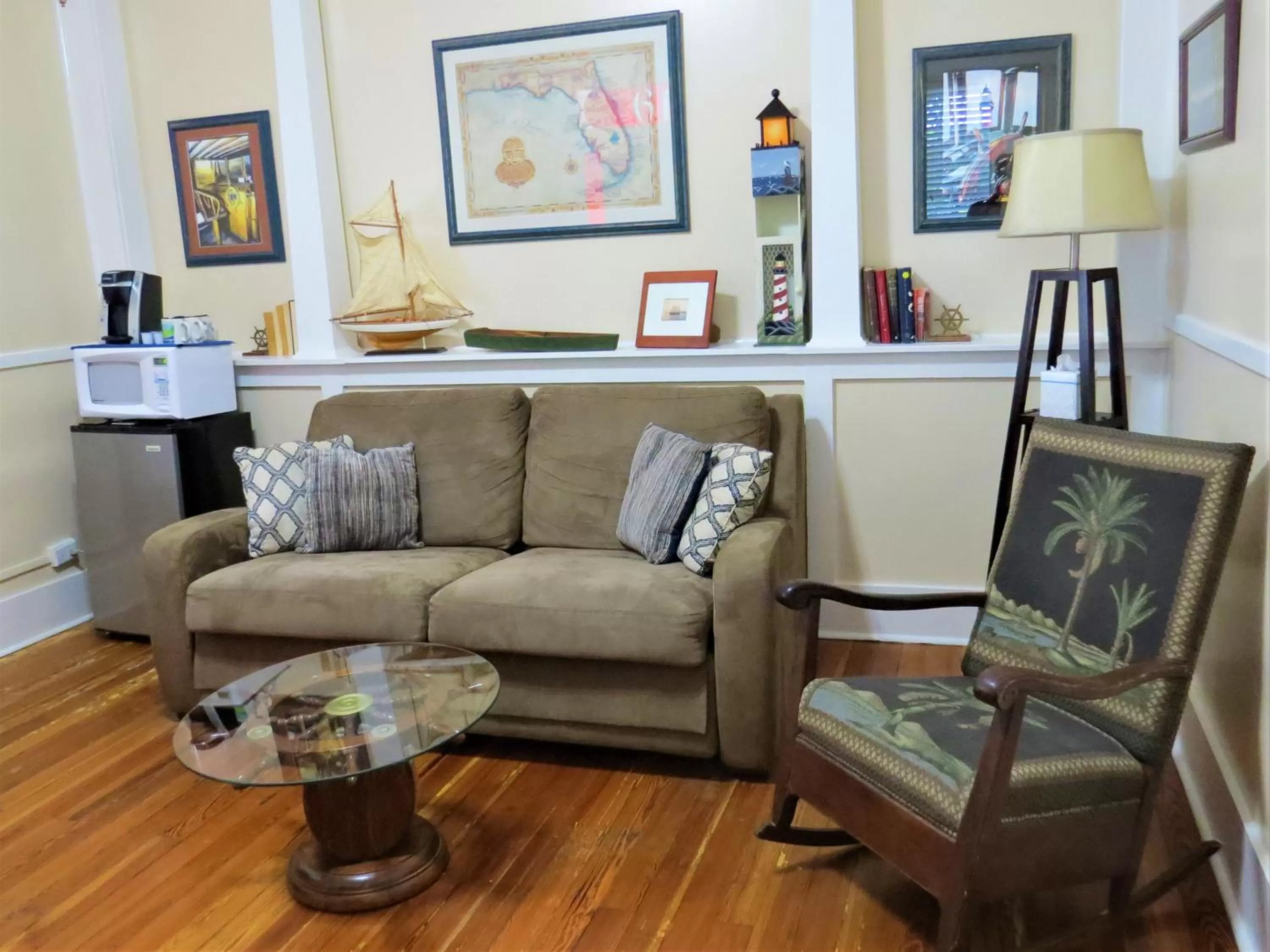 Queen Suite with Sofa Bed in Ambrosia Key West