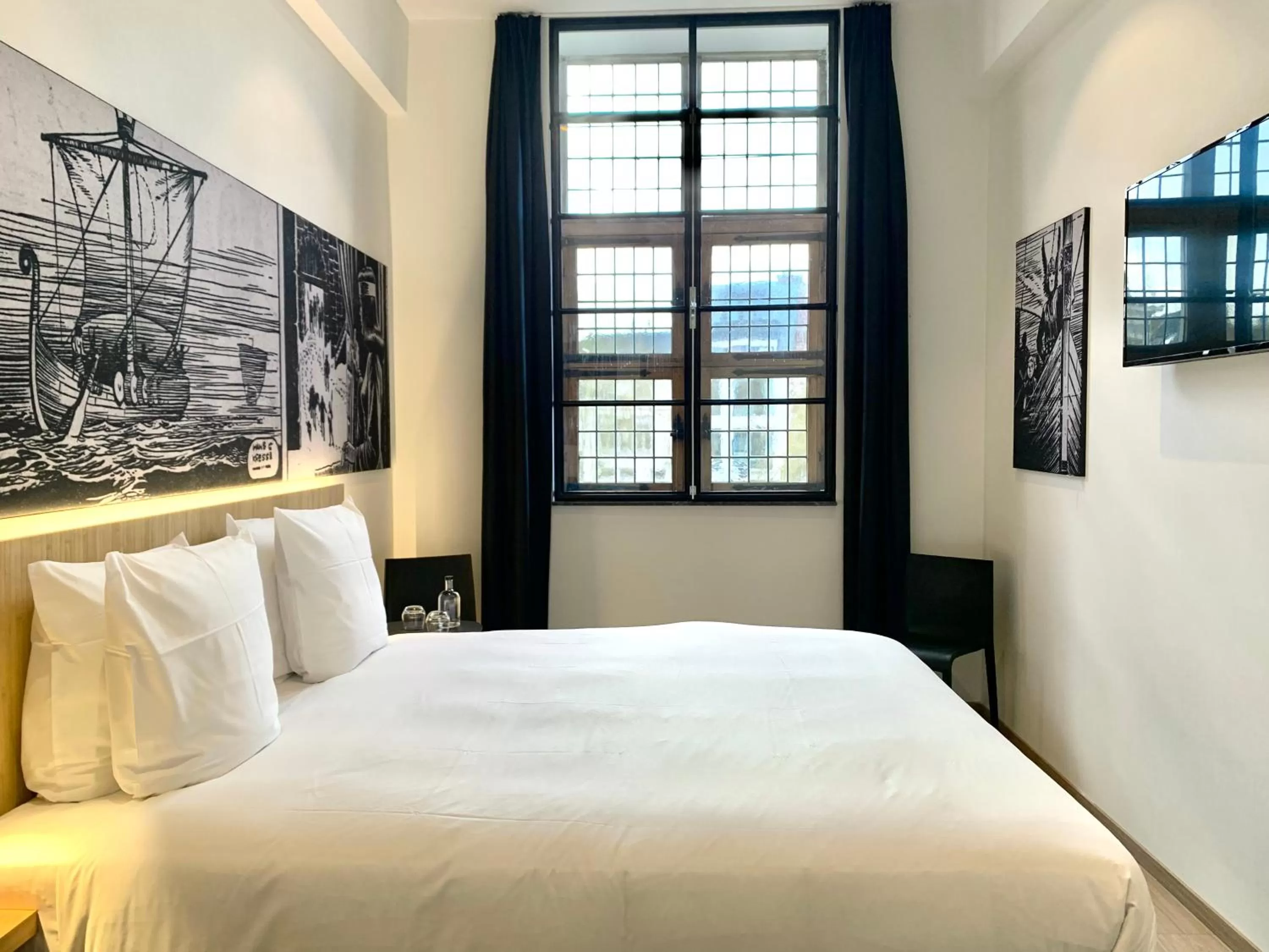 Standard Double Canal View in Comic Art Hotel