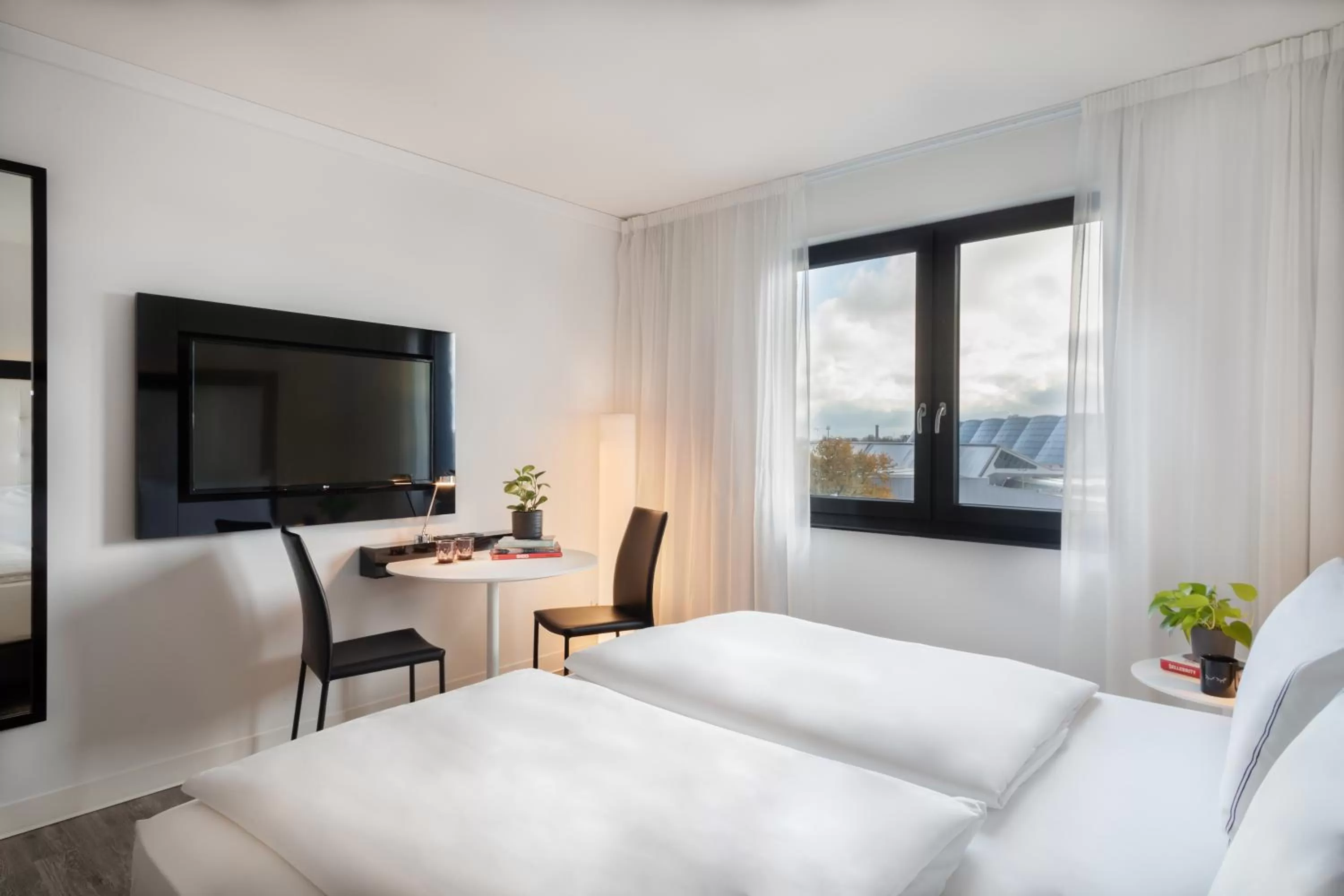 The Innside Premium Room with Canal View in INNSiDE by Meliá Hamburg Hafen