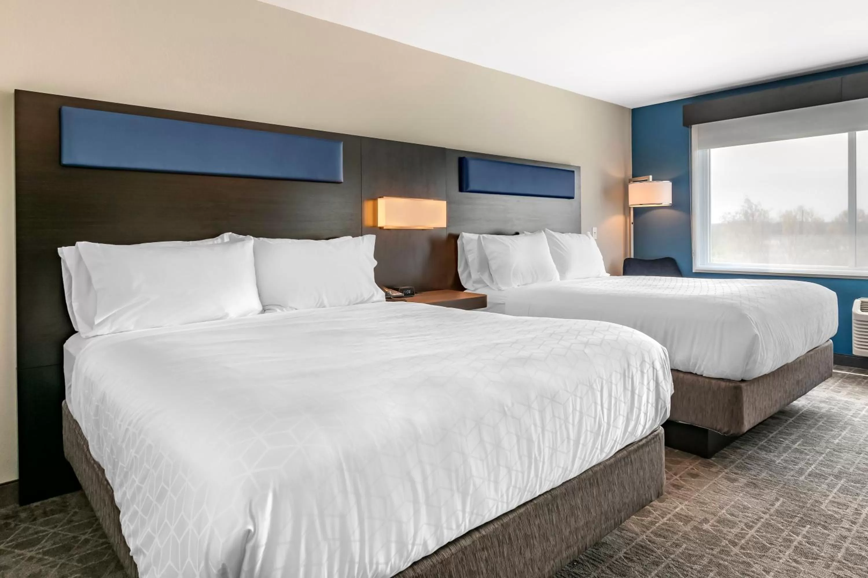 Queen Room with Two Queen Beds and Mobility Accessible Tub in Holiday Inn Express & Suites - Lancaster - Mount Joy by IHG