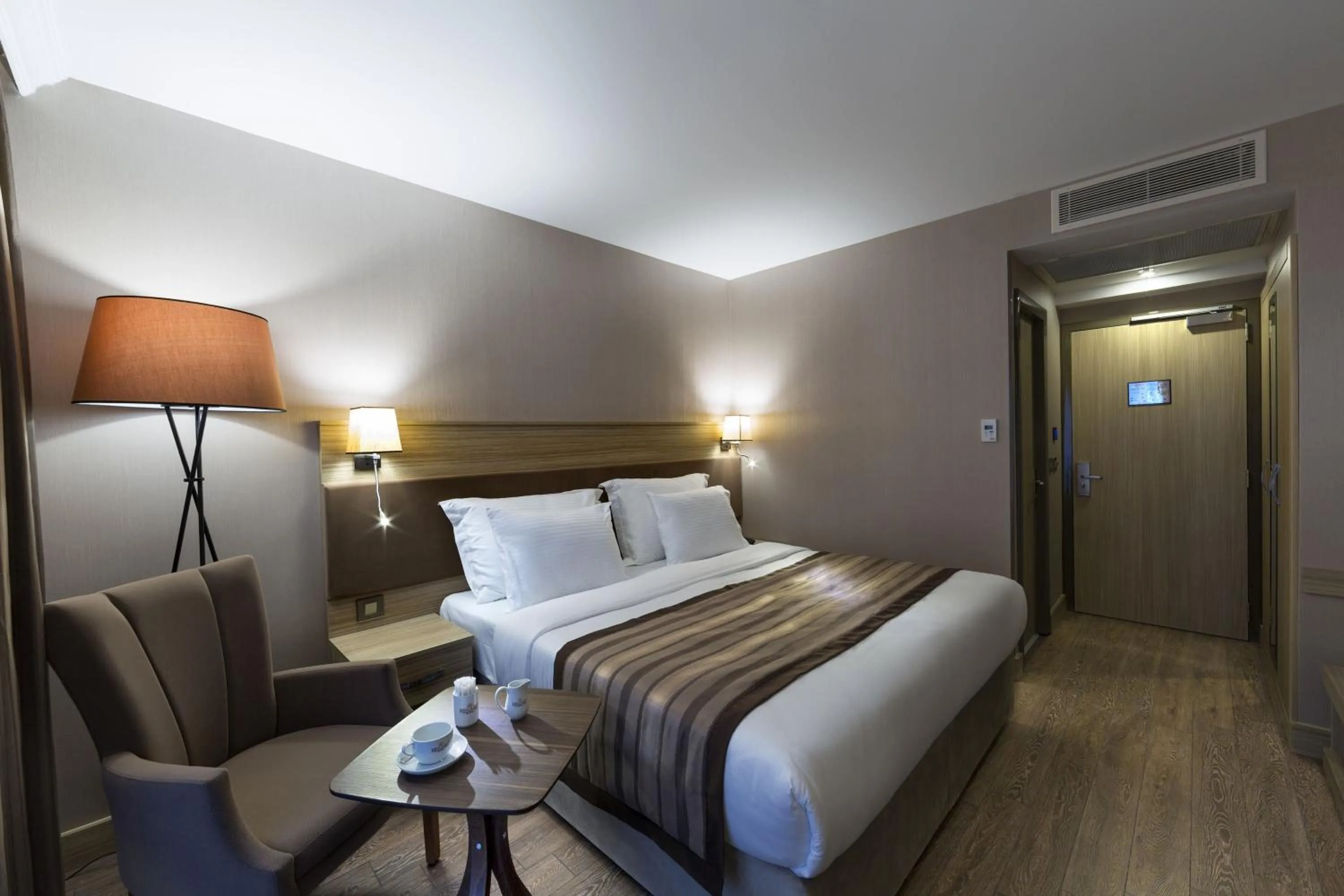 Standard Double Room in Regard Hotel