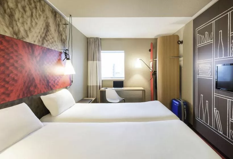 Standard Apartment with Three Single Beds in ibis Parauapebas