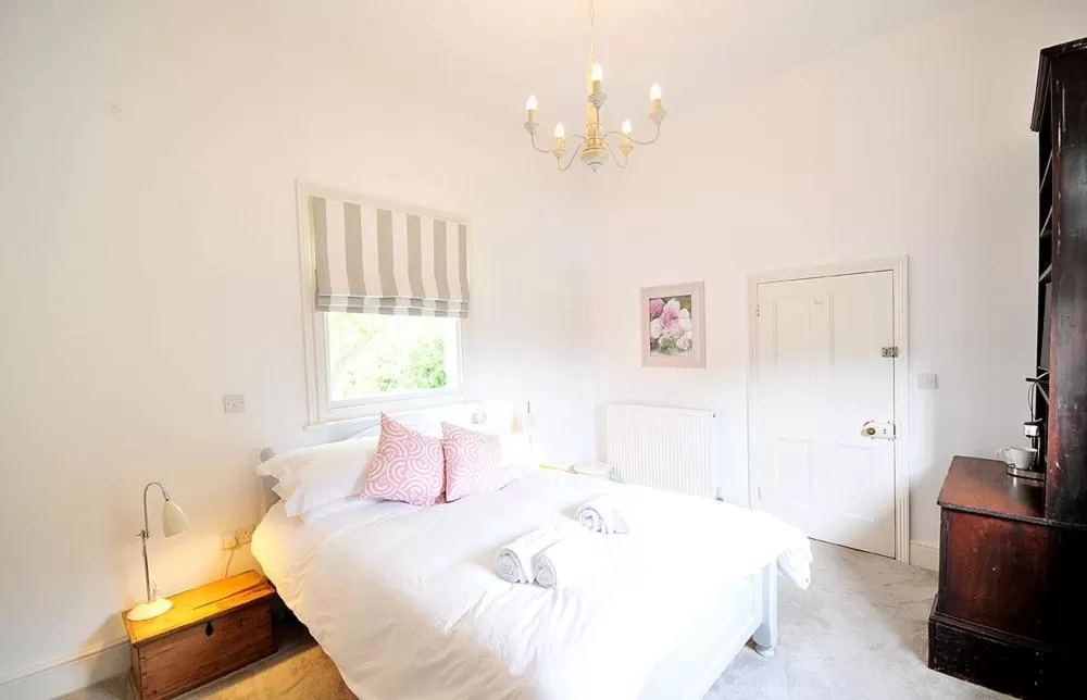 Superior King Room - single occupancy in Poplars Farm