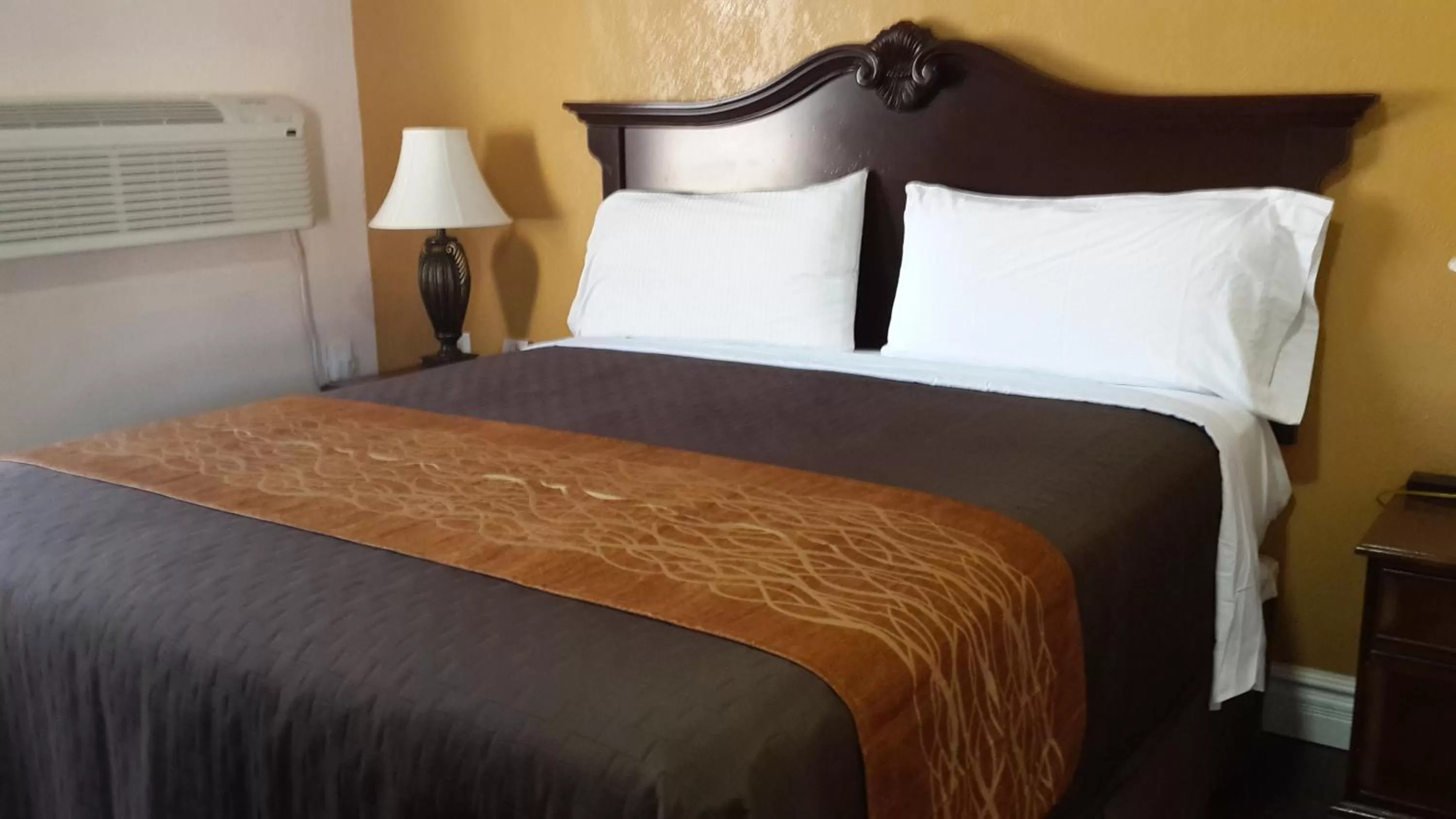 Family Suite - Non-Smoking in American Regency Inn