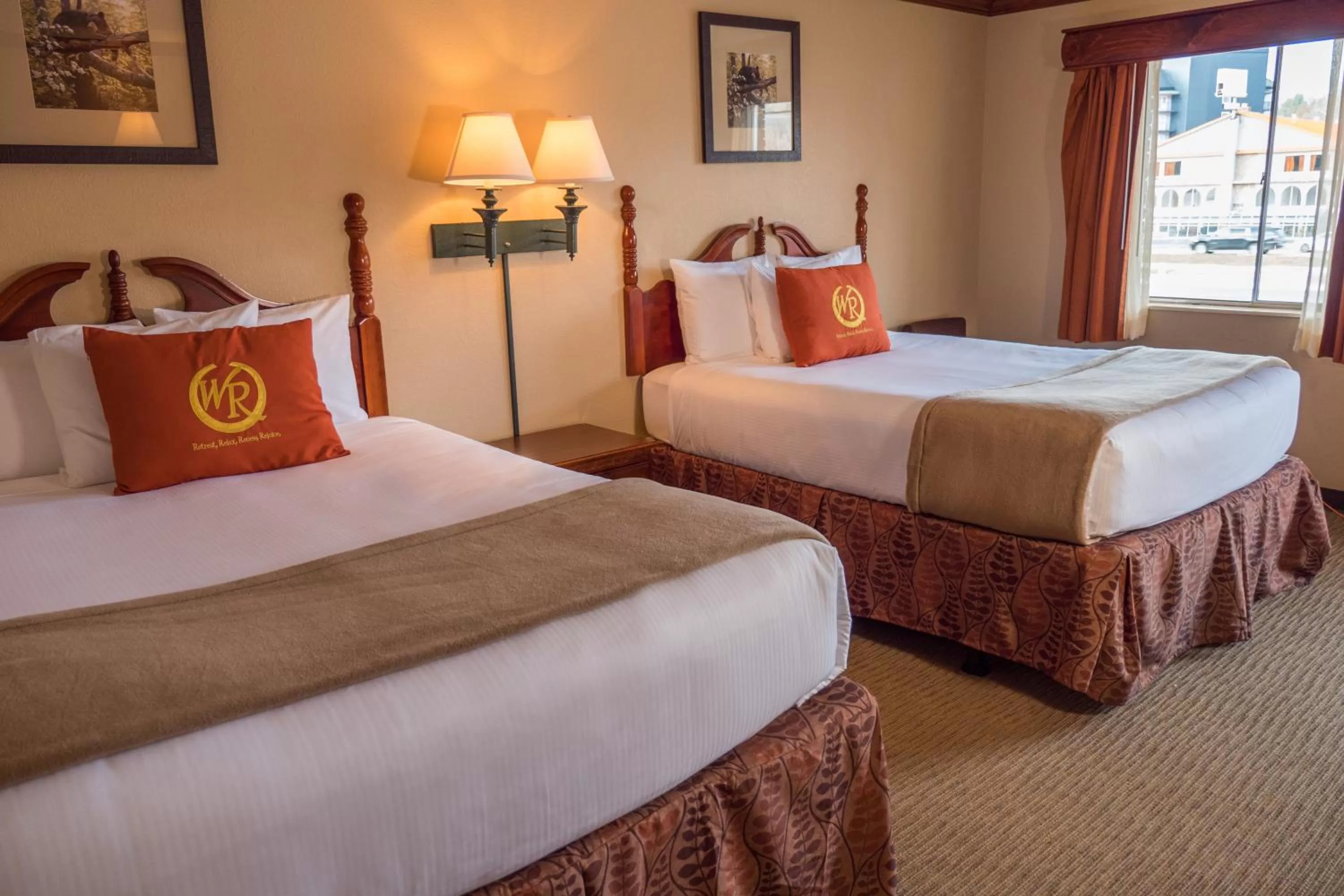 Double Queen Guestroom in Wild Bear Inn