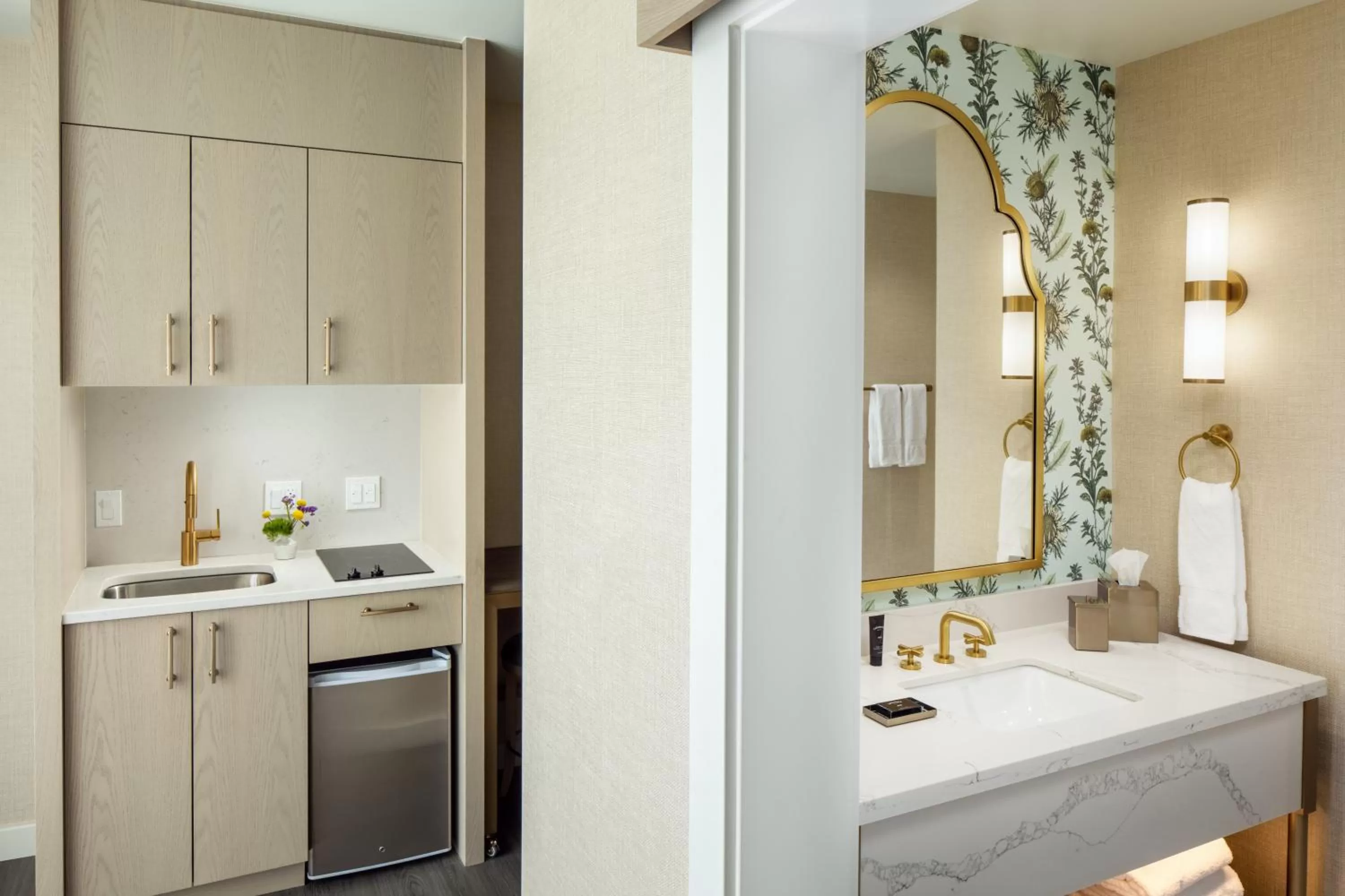 King Room with Roll-In Shower - Disability Access in The Benson Hotel & Faculty Club