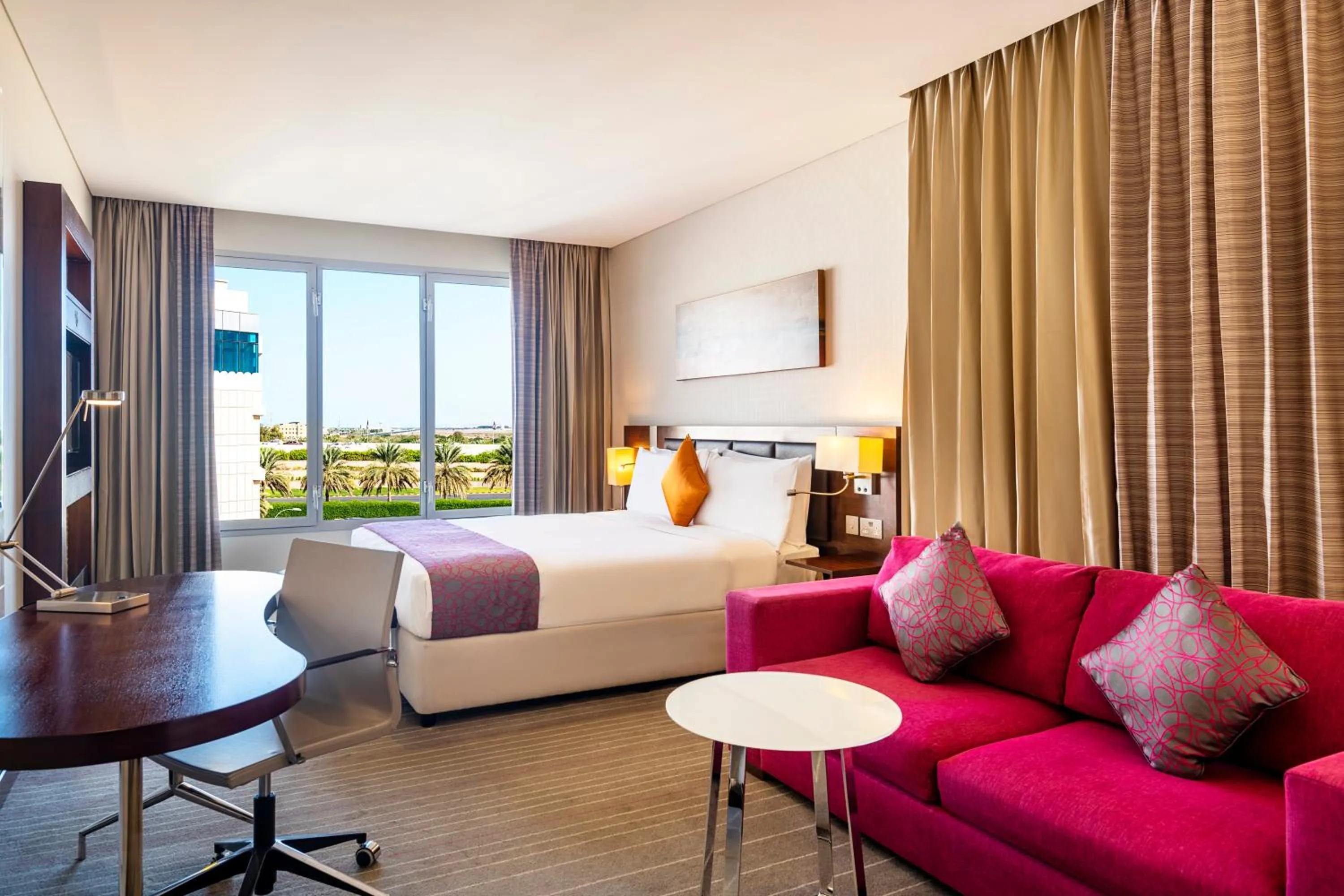 Standard King Room with Pool View in Holiday Inn Muscat AlSeeb by IHG