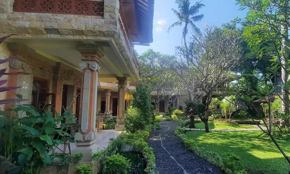 Deluxe Twin Room in Rambutan Hotel