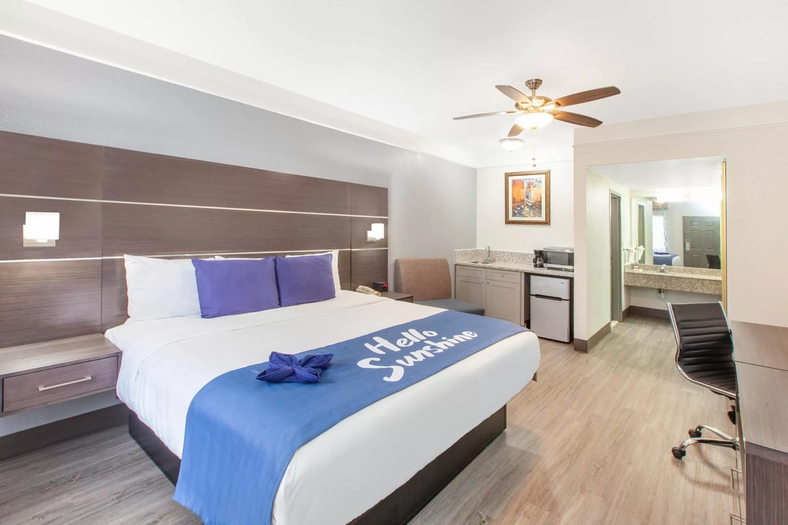 King Room - Non-Smoking in Days Inn & Suites by Wyndham Webster NASA-ClearLake-Houston