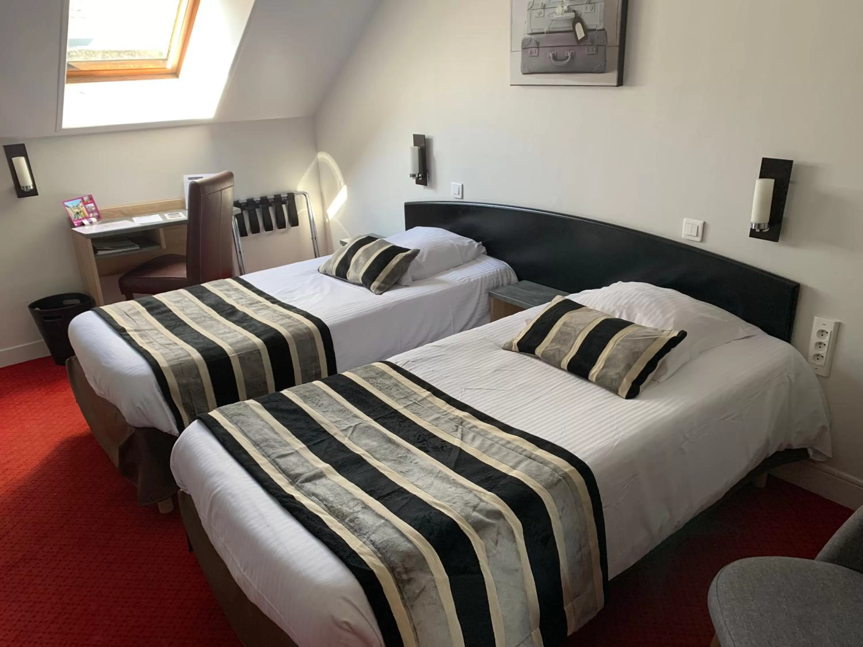 Twin Room in Hôtel Le Bayeux