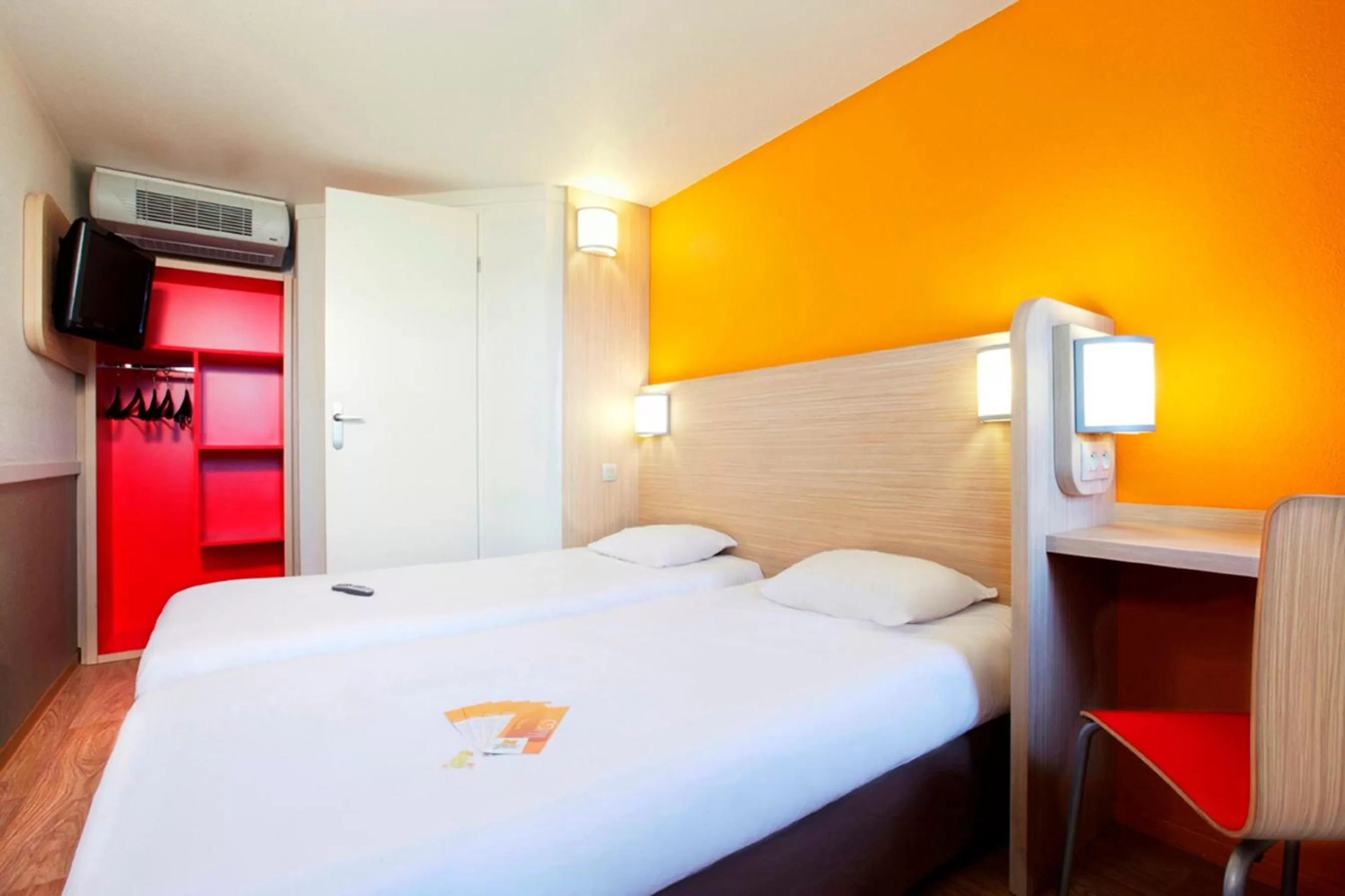 Twin Room - single occupancy in Premiere Classe Caen Est - Mondeville