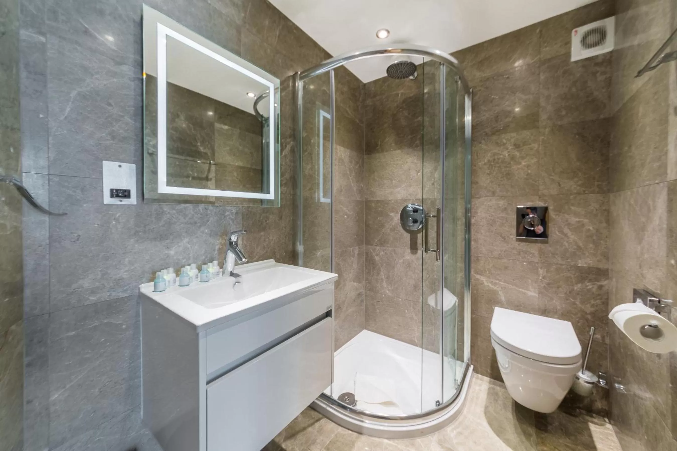 Studio in The Lion & Key Hotel