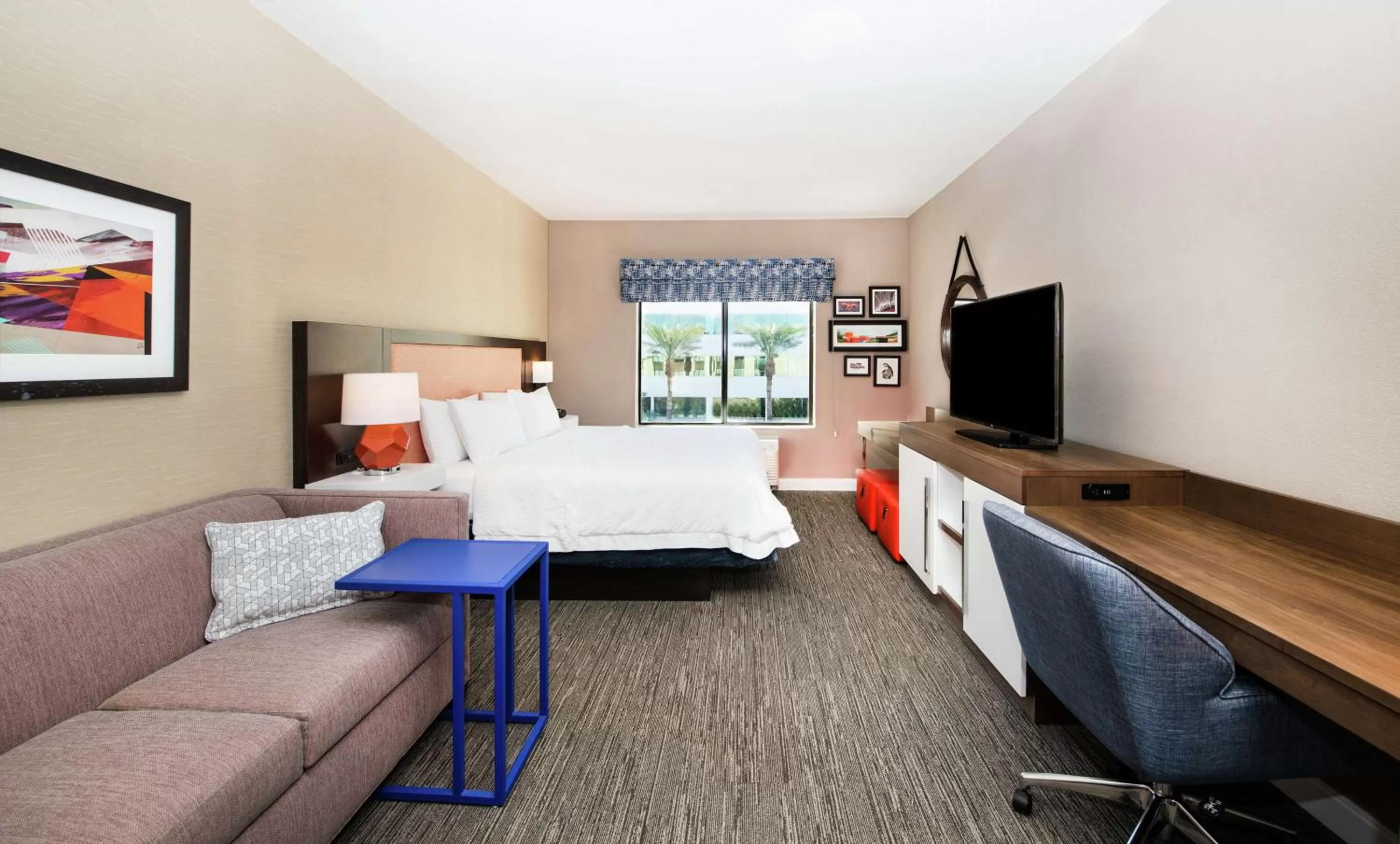 King Room with Sofa Bed and Roll-In Shower - Mobility Access/Non-Smoking in Hampton Inn Phoenix Airport North