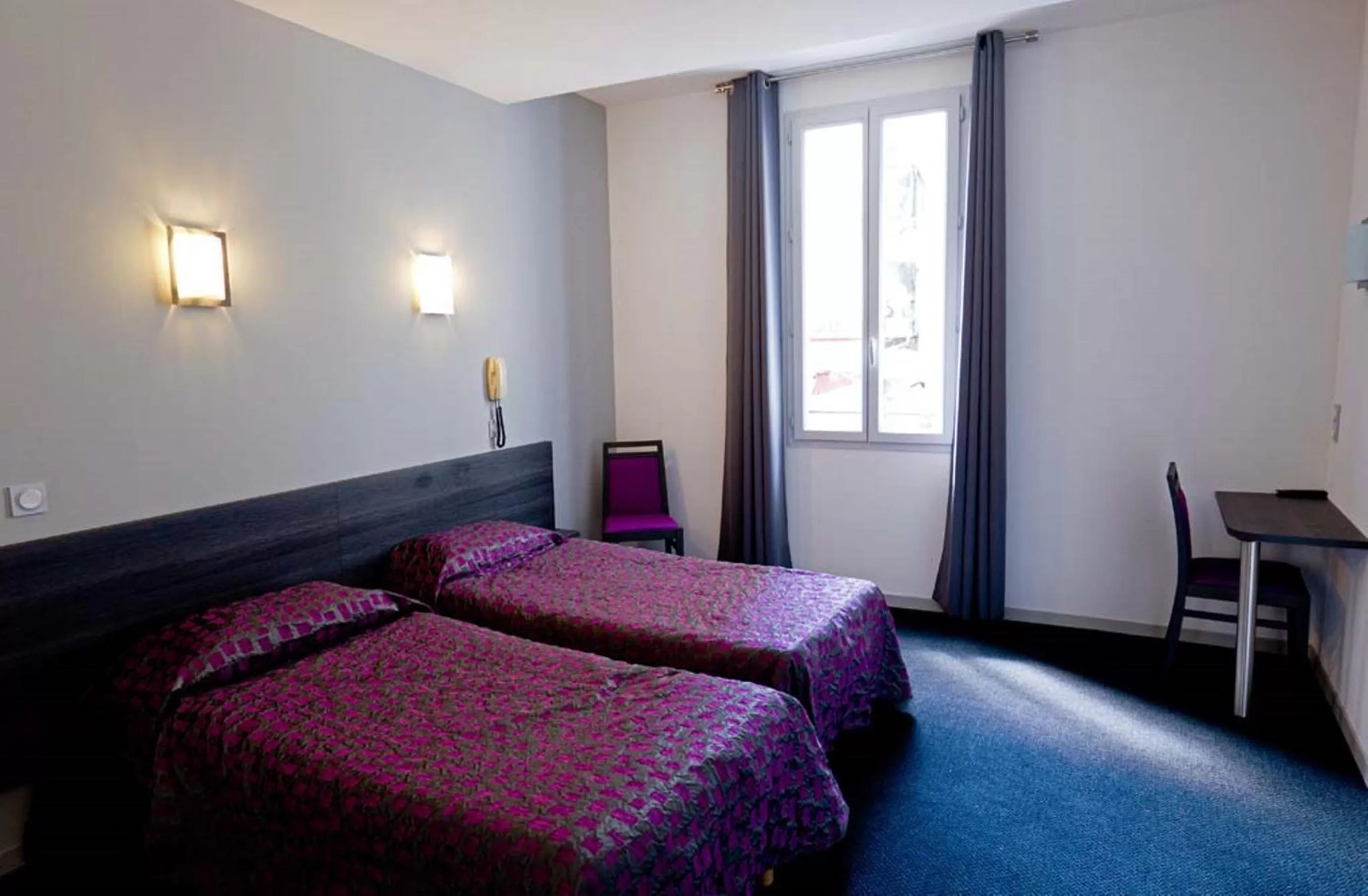 Twin Room in Hôtel Saint Etienne