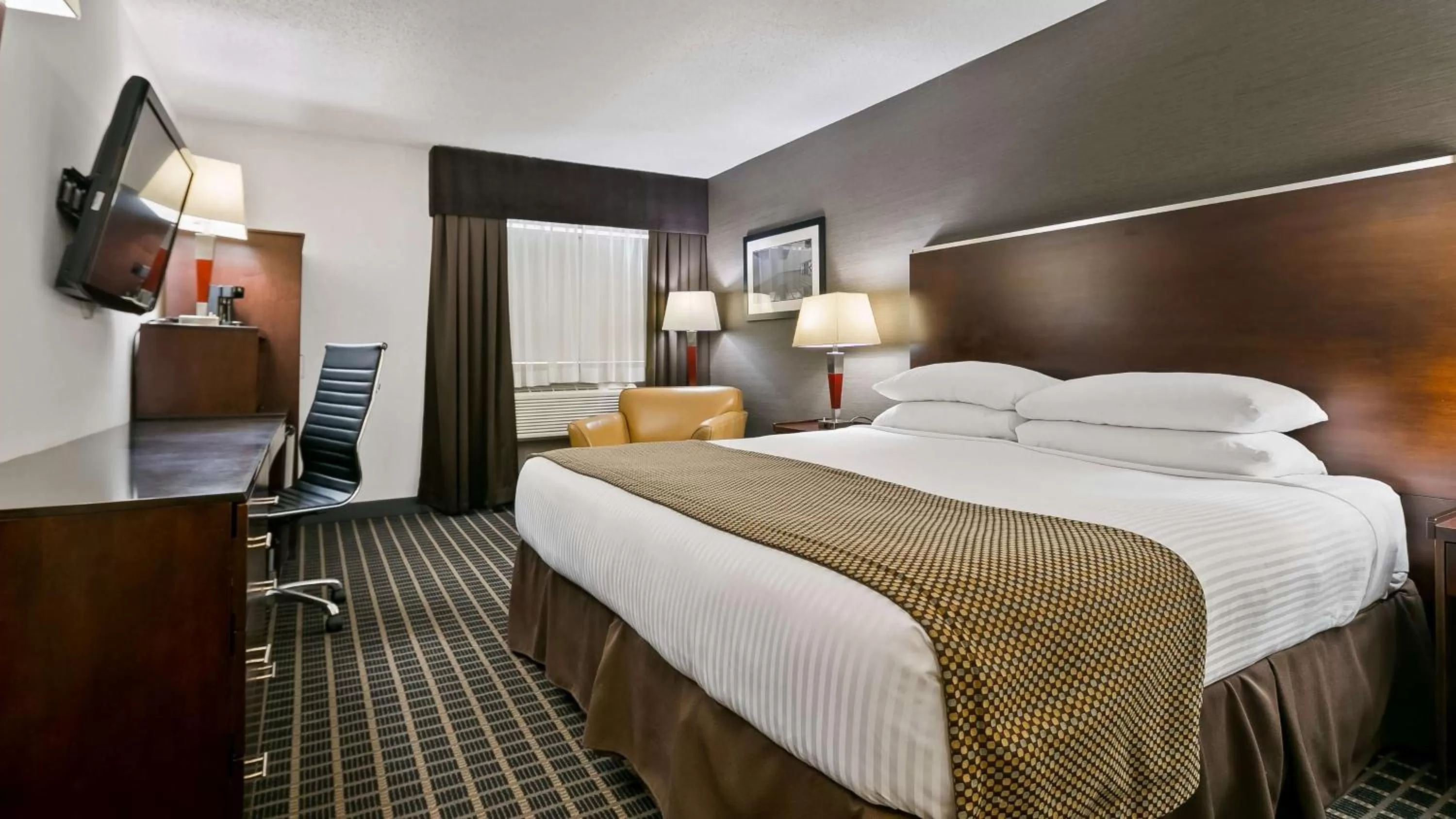 King Room with Walk-In Shower in Best Western Airport Inn