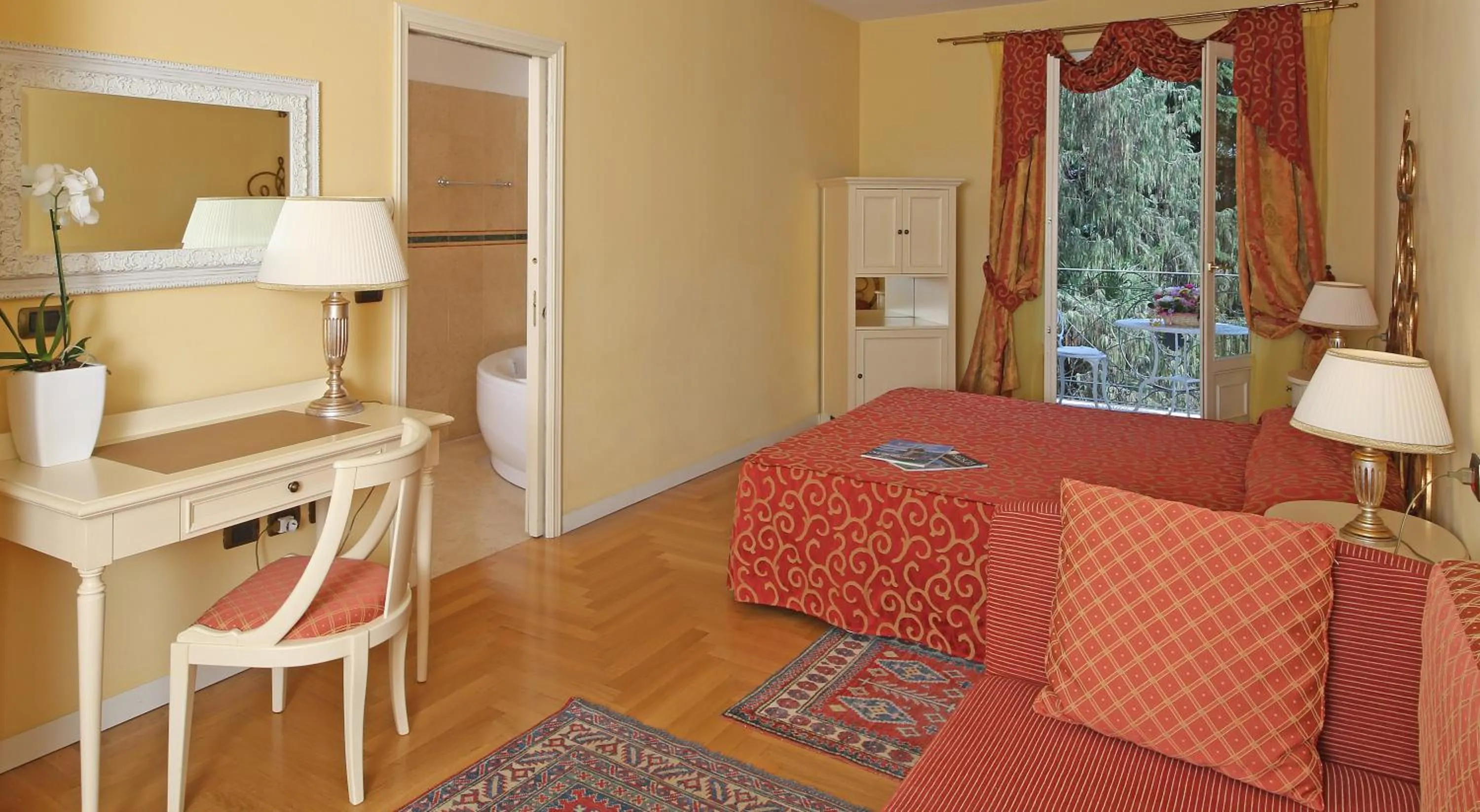 Superior Double or Twin Room with Garden View in Villa Sofia Hotel