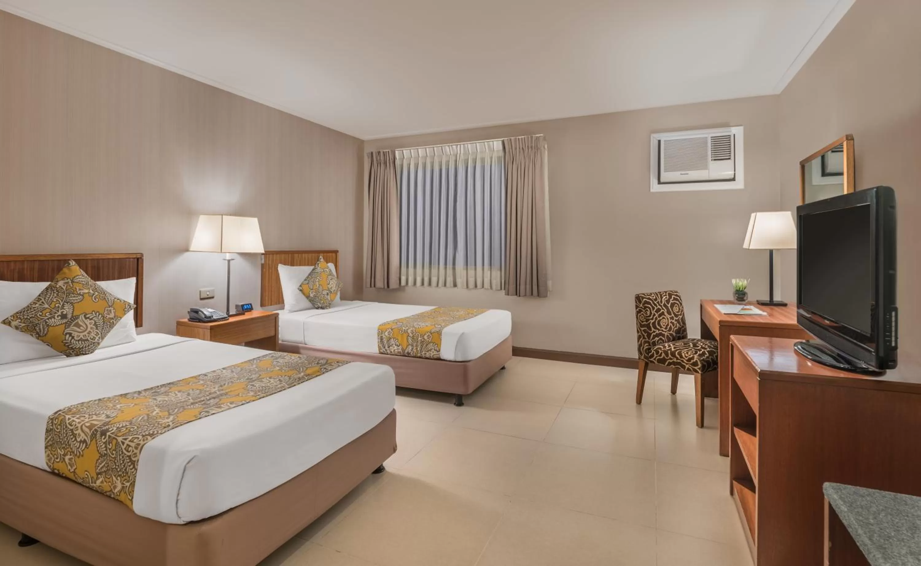 Superior Twin Room in Hotel Kimberly Manila