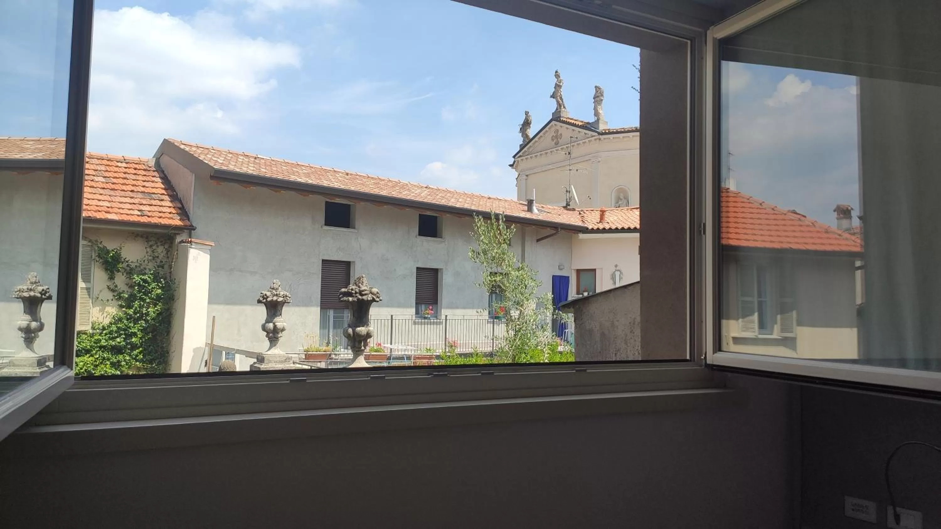 Family Room with Garden View in Stile Libero