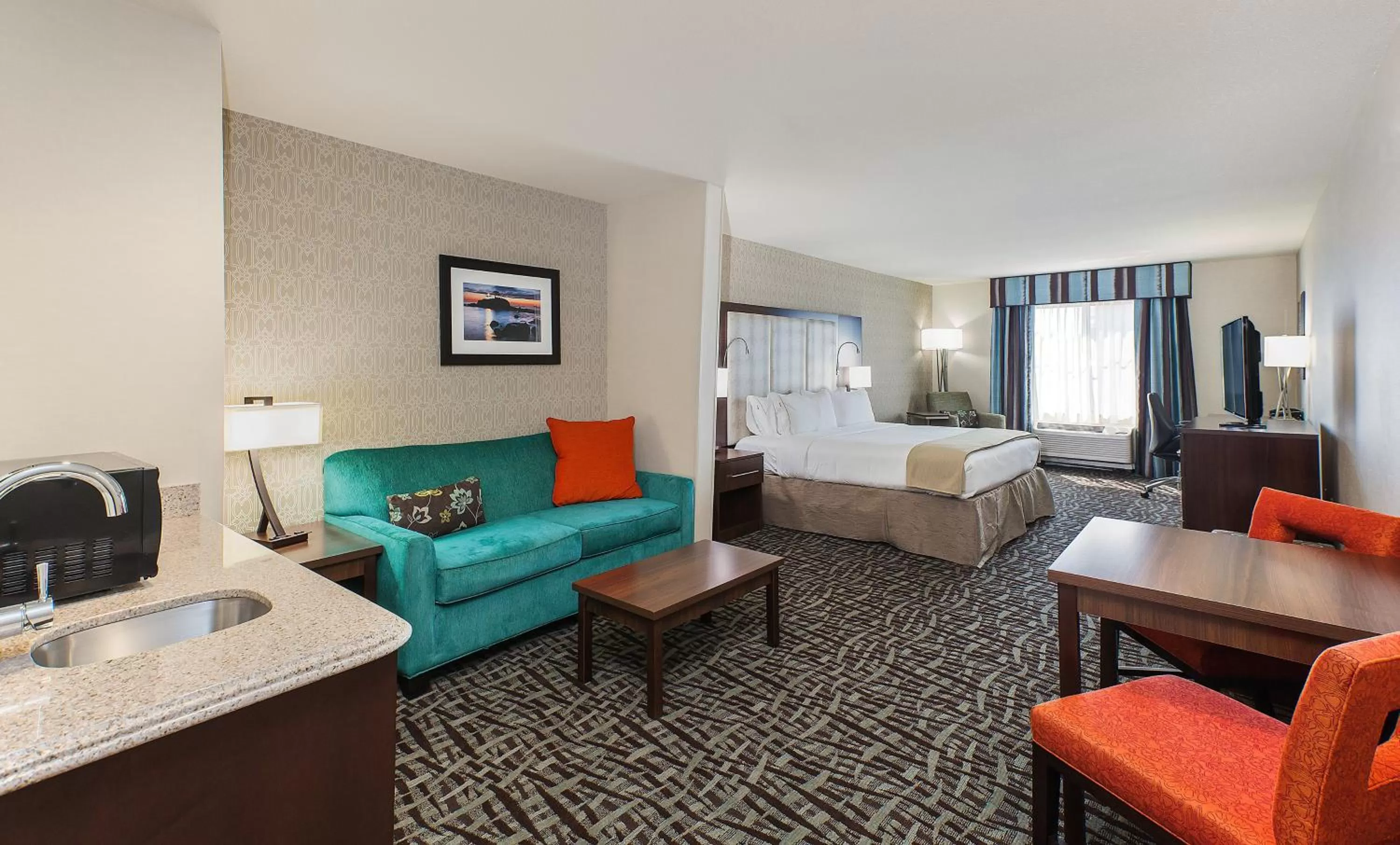 Deluxe King Room - Mobility Access in Holiday Inn Express & Suites Eureka by IHG