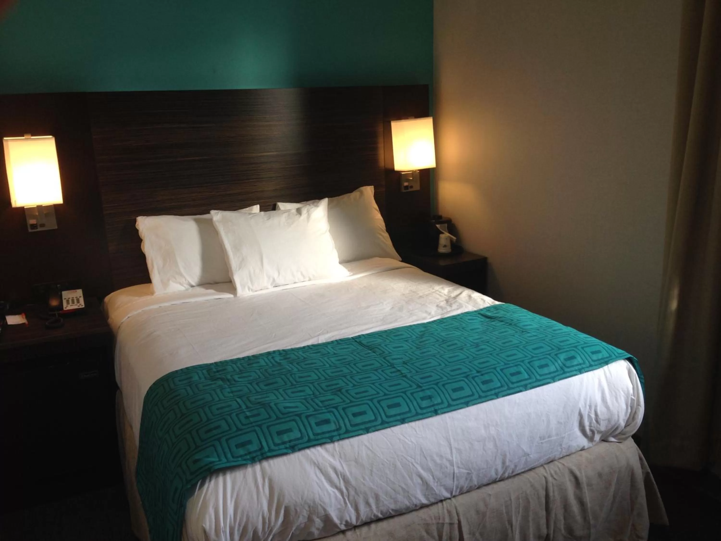 Queen Room - Non-Smoking in Rockaway Hotel