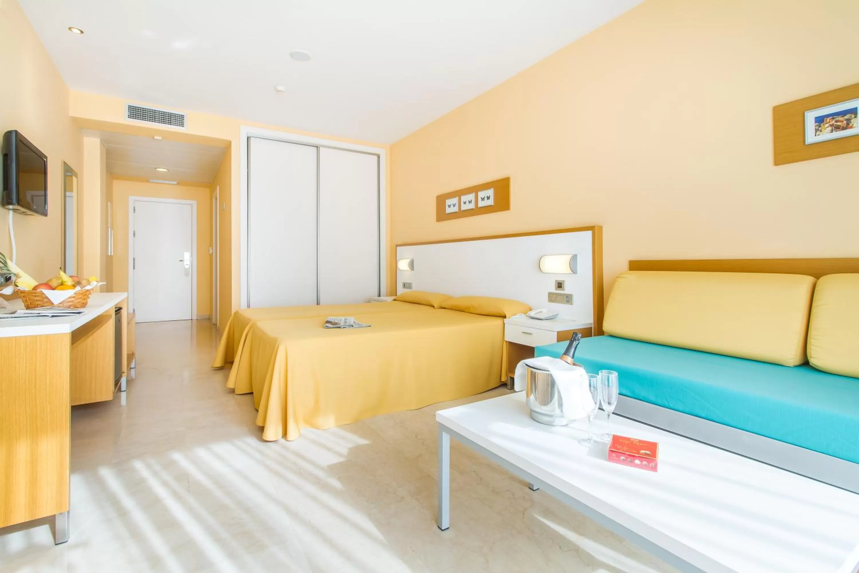 Triple Room (2 Adults + 1 Child) in Hotel Mediterraneo