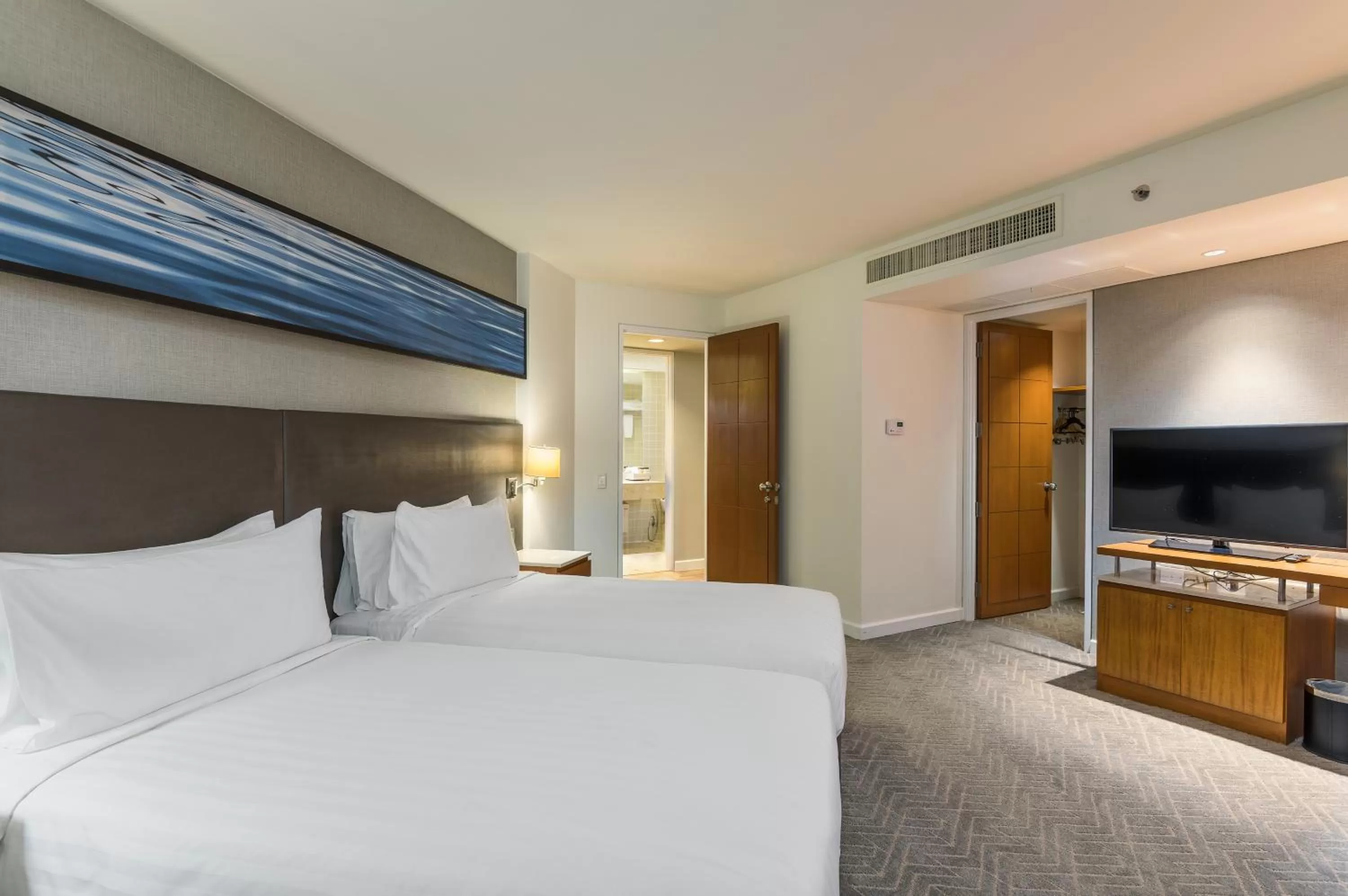 Deluxe Two-Bedroom Twin in Chatrium Sathon Bangkok