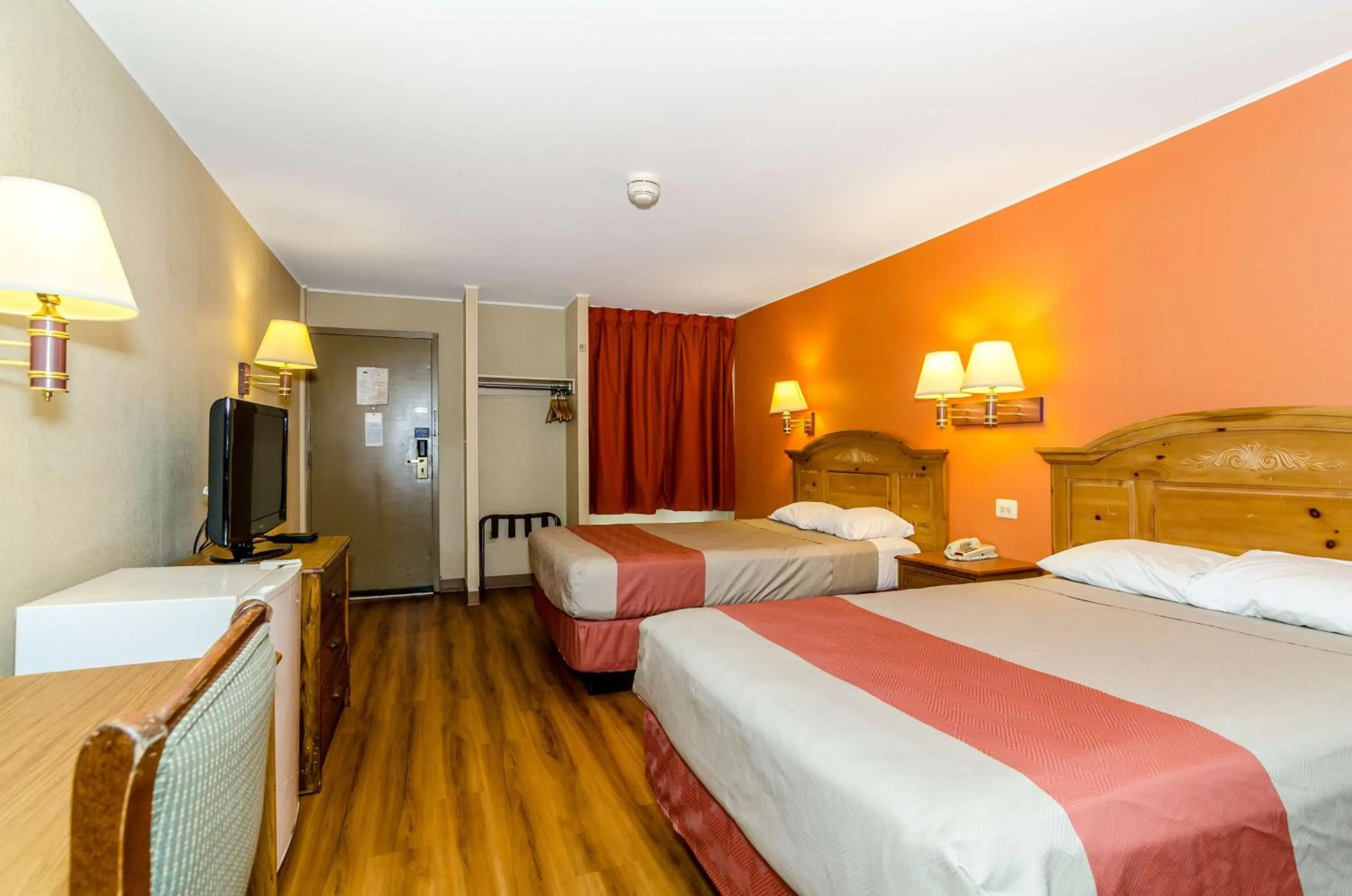 Quadruple Room - Smoking in Motel 6-Newark, DE