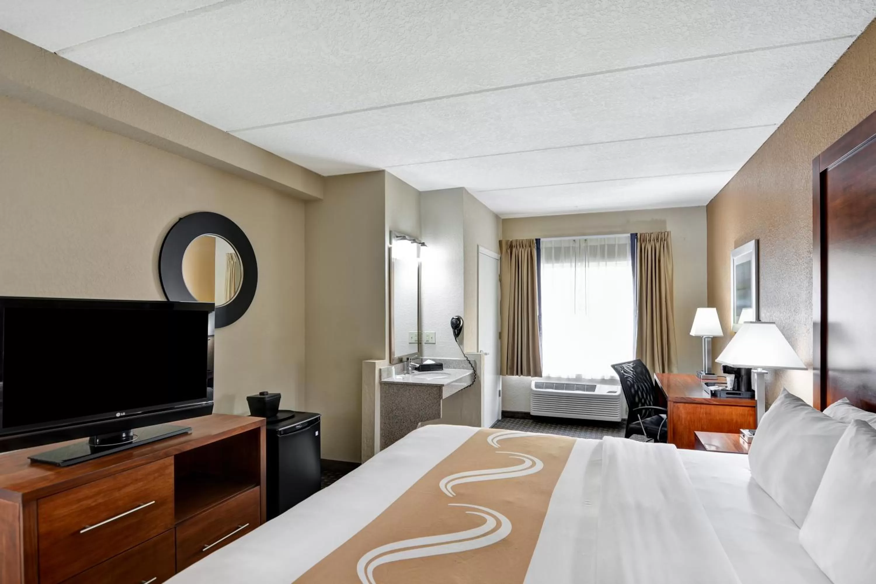 King Room - Disability Access/Non-Smoking in Quality Inn & Suites Heritage Park
