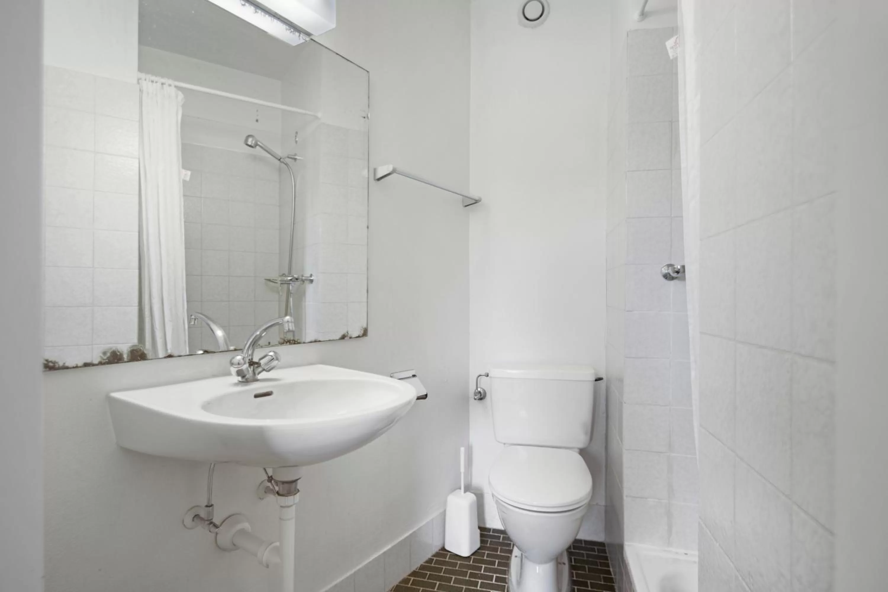 Twin Room in Neuchâtel City Hôtel