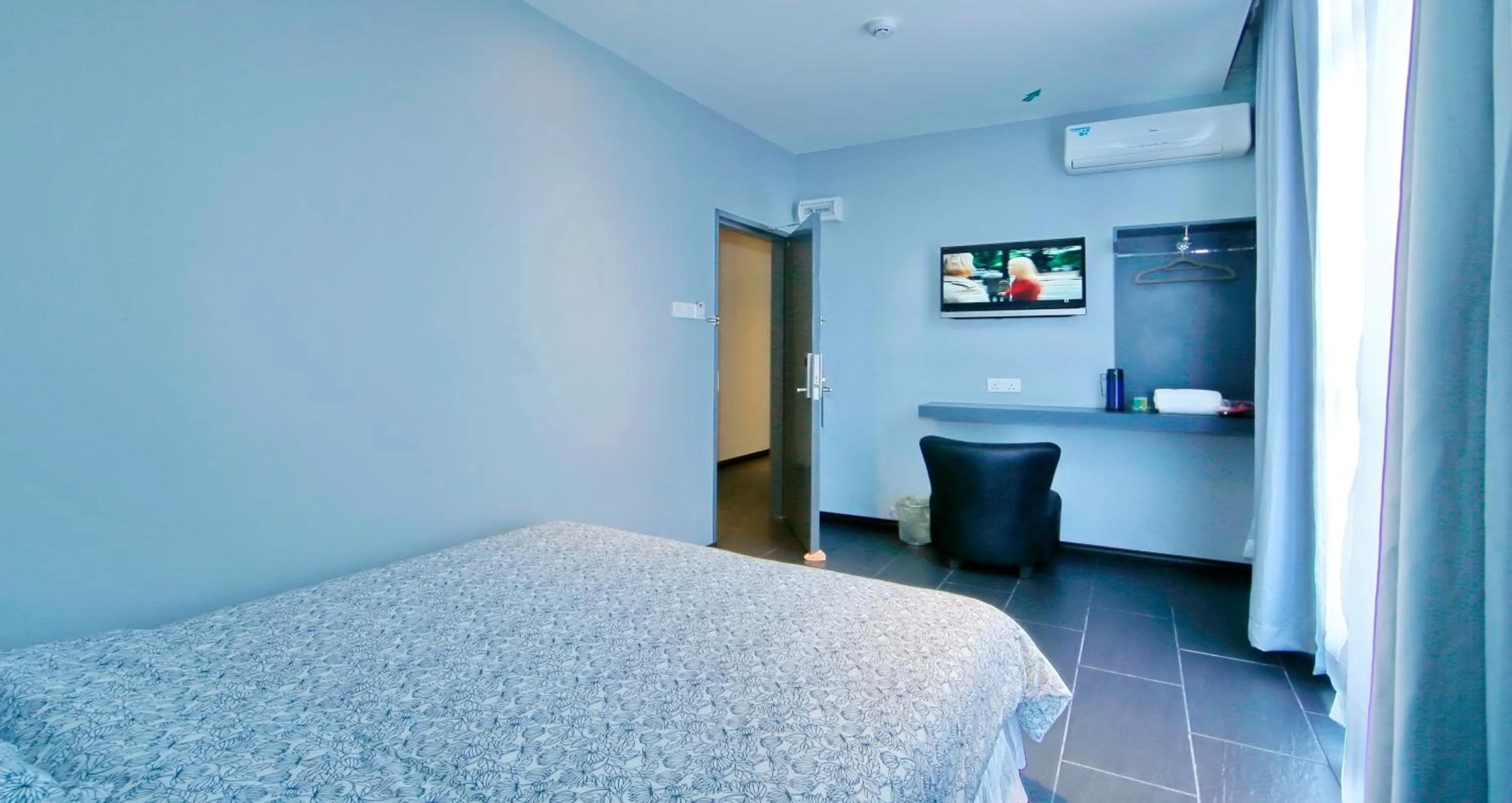 Standard Queen Room with Shared Bathroom in My Dream Hotel