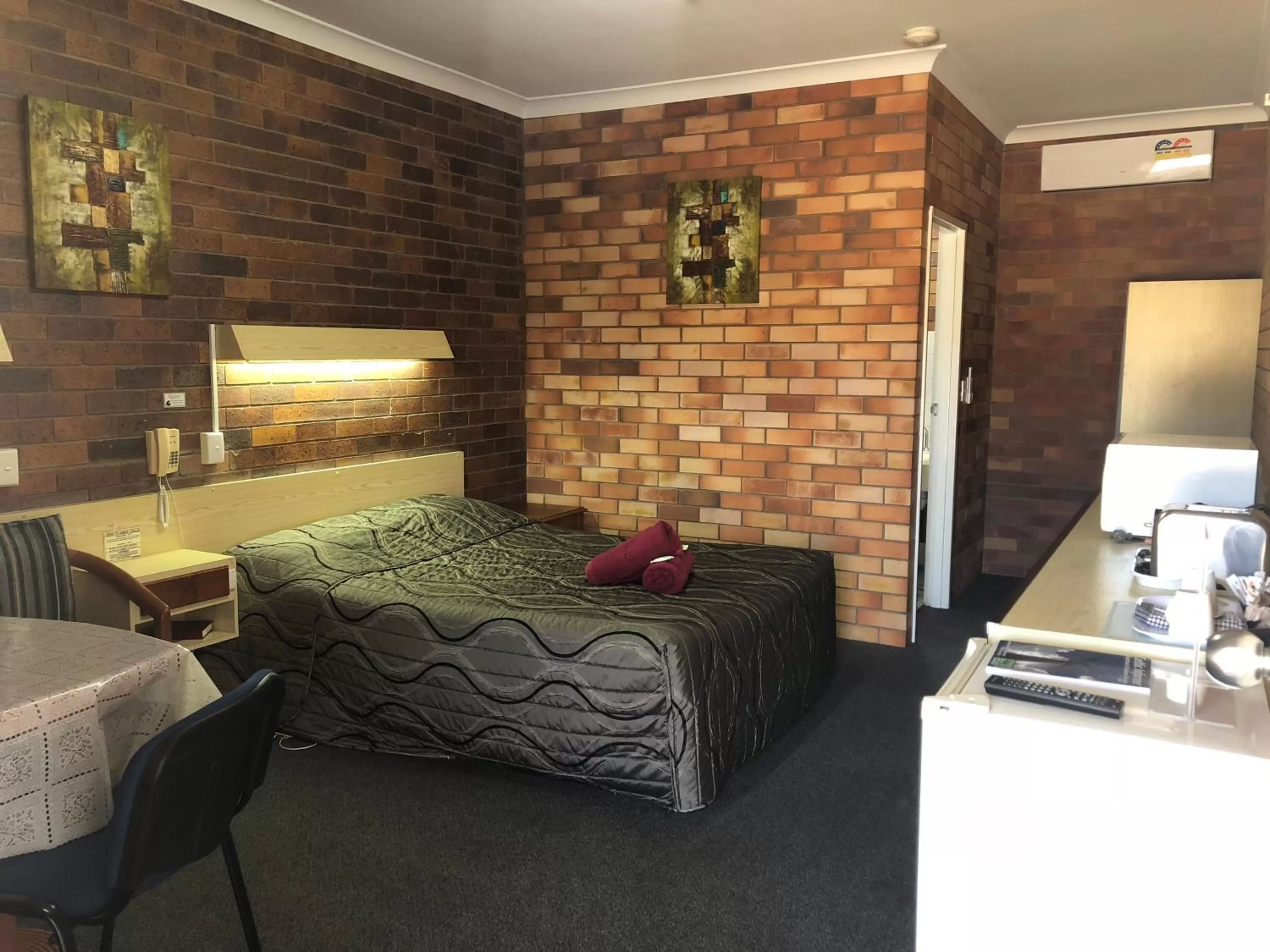 Deluxe Queen Room in Glen Innes Lodge Motel