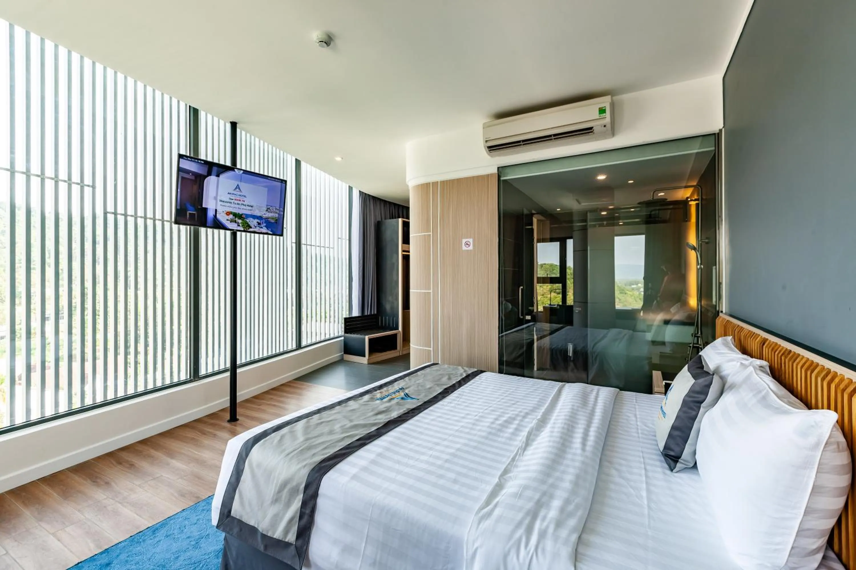 Deluxe Double Room in An Phu Hotel