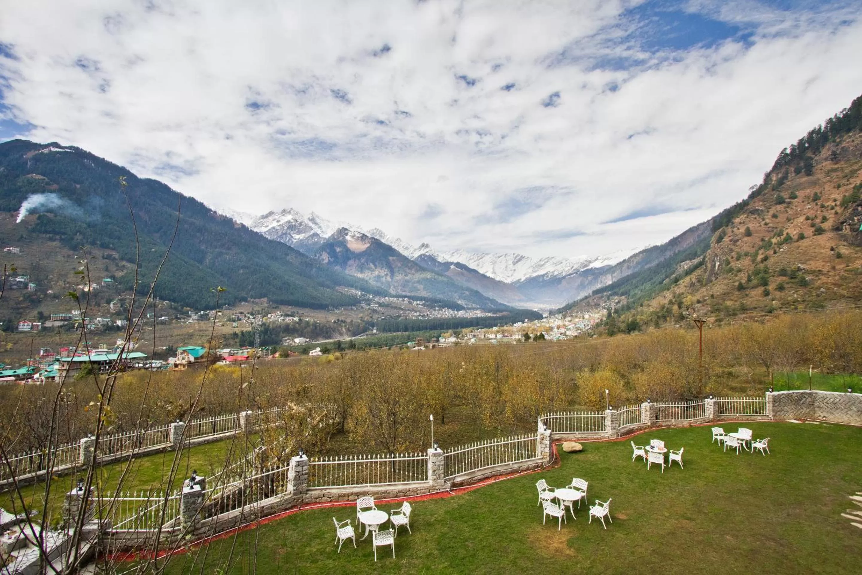 Superior Queen Room in The Whitestone Resorts