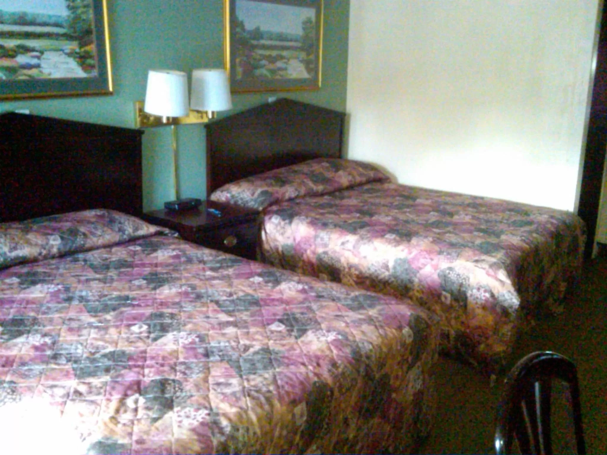 Queen Room in Knights Inn - Battle Creek