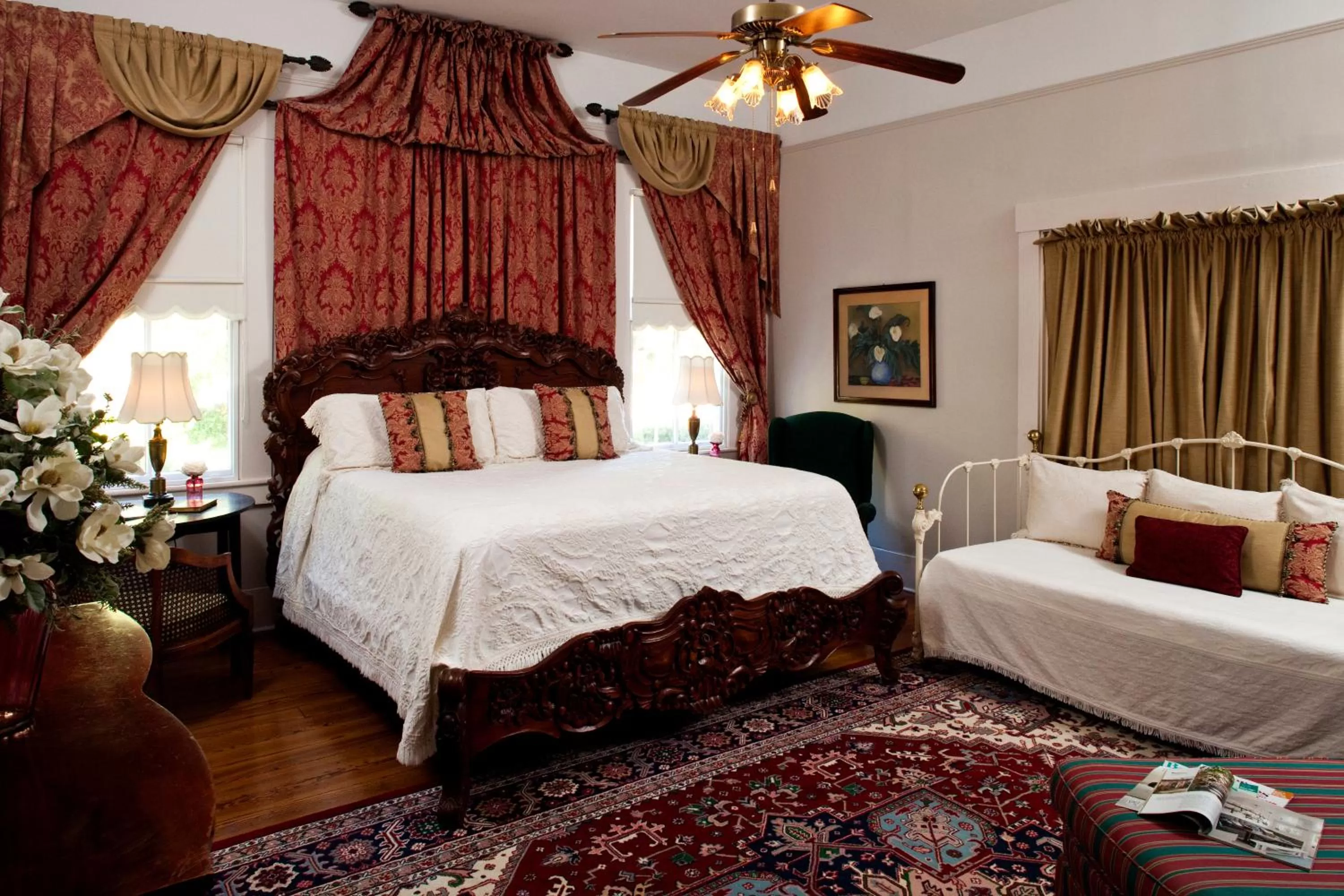 Superior King Room - Elmo Room in Devereaux Shields House
