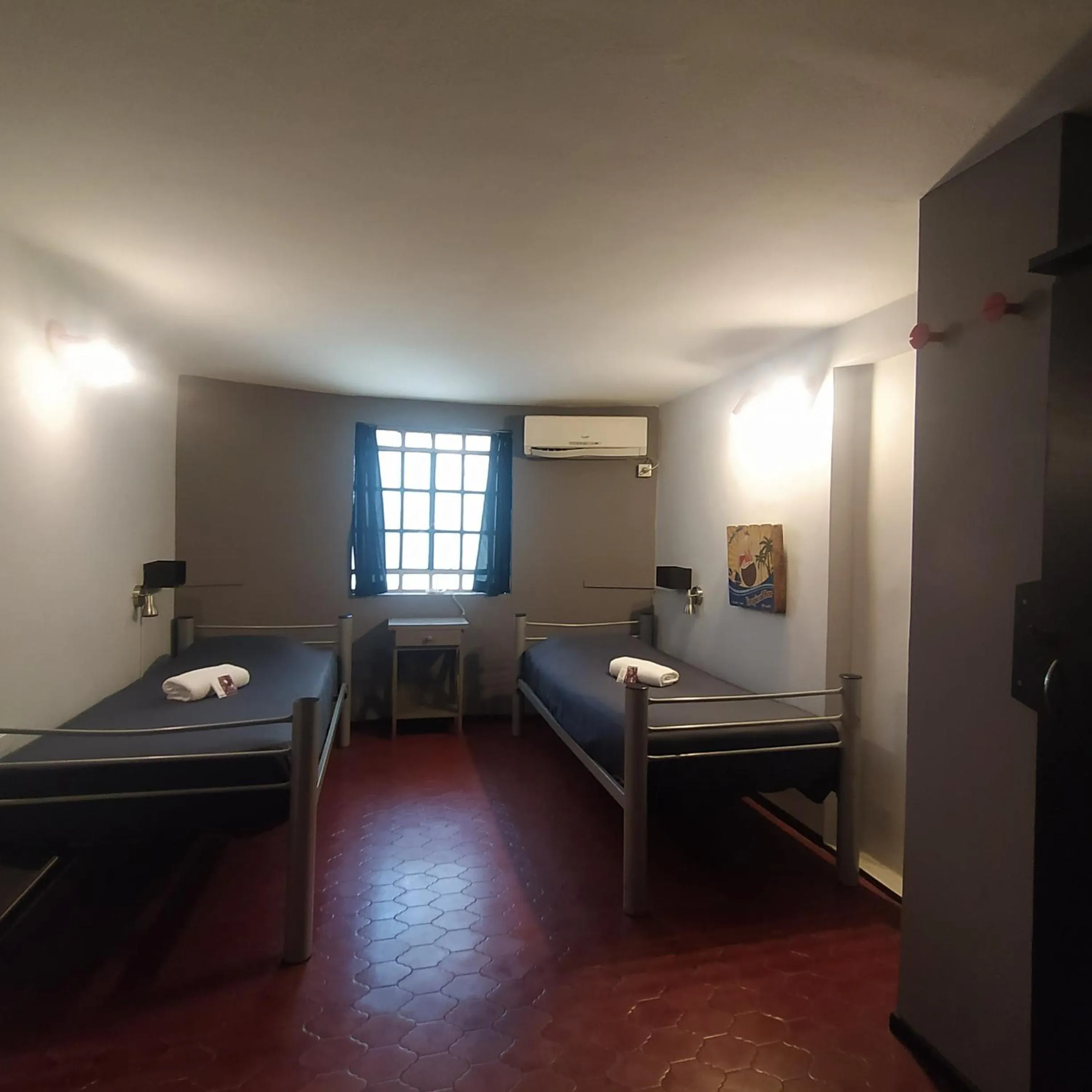 Double Room with Shared Bathroom - single occupancy in Play Hostel Arcos