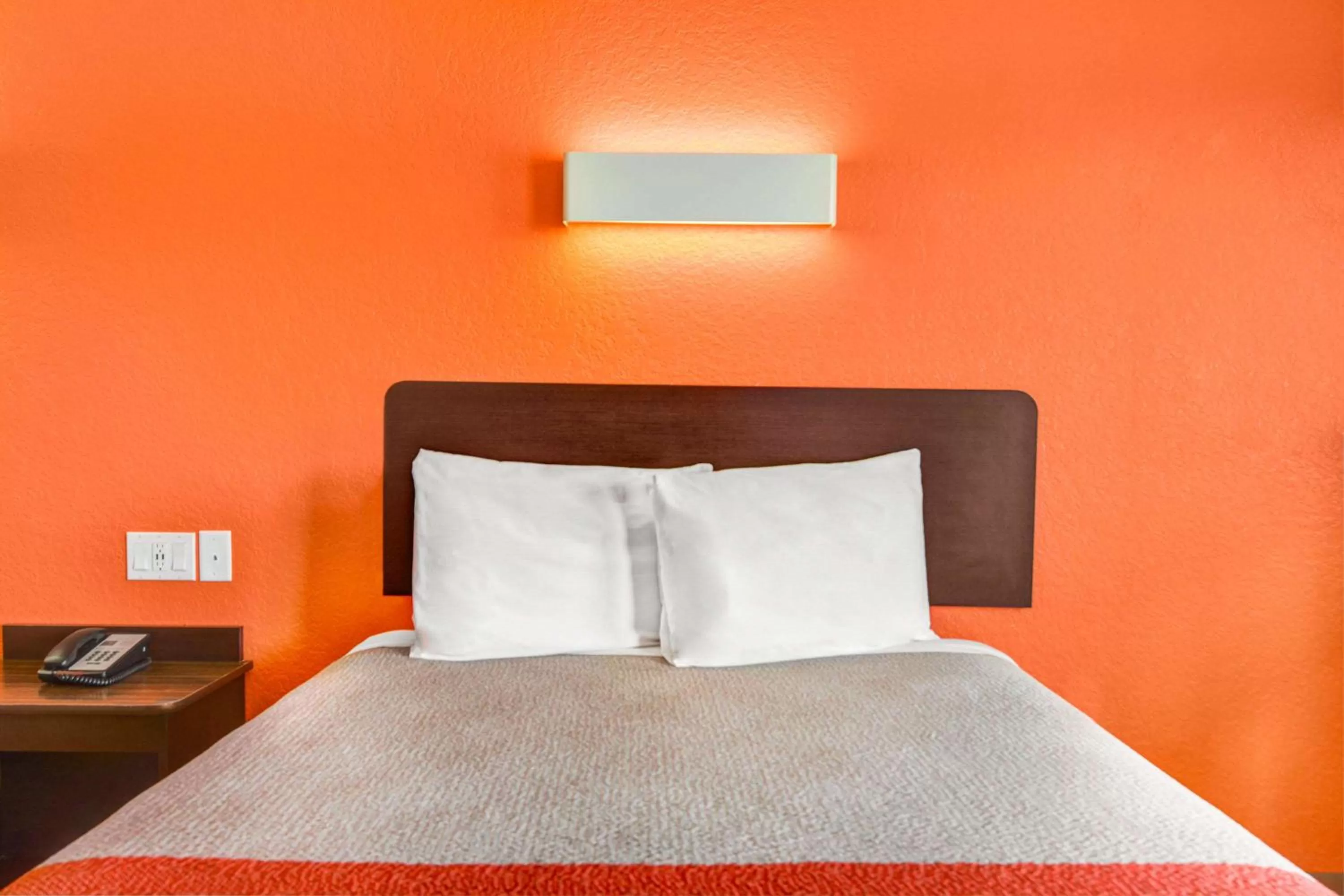 Queen Room - Disability Access - Non-Smoking in Motel 6-Moultrie, GA